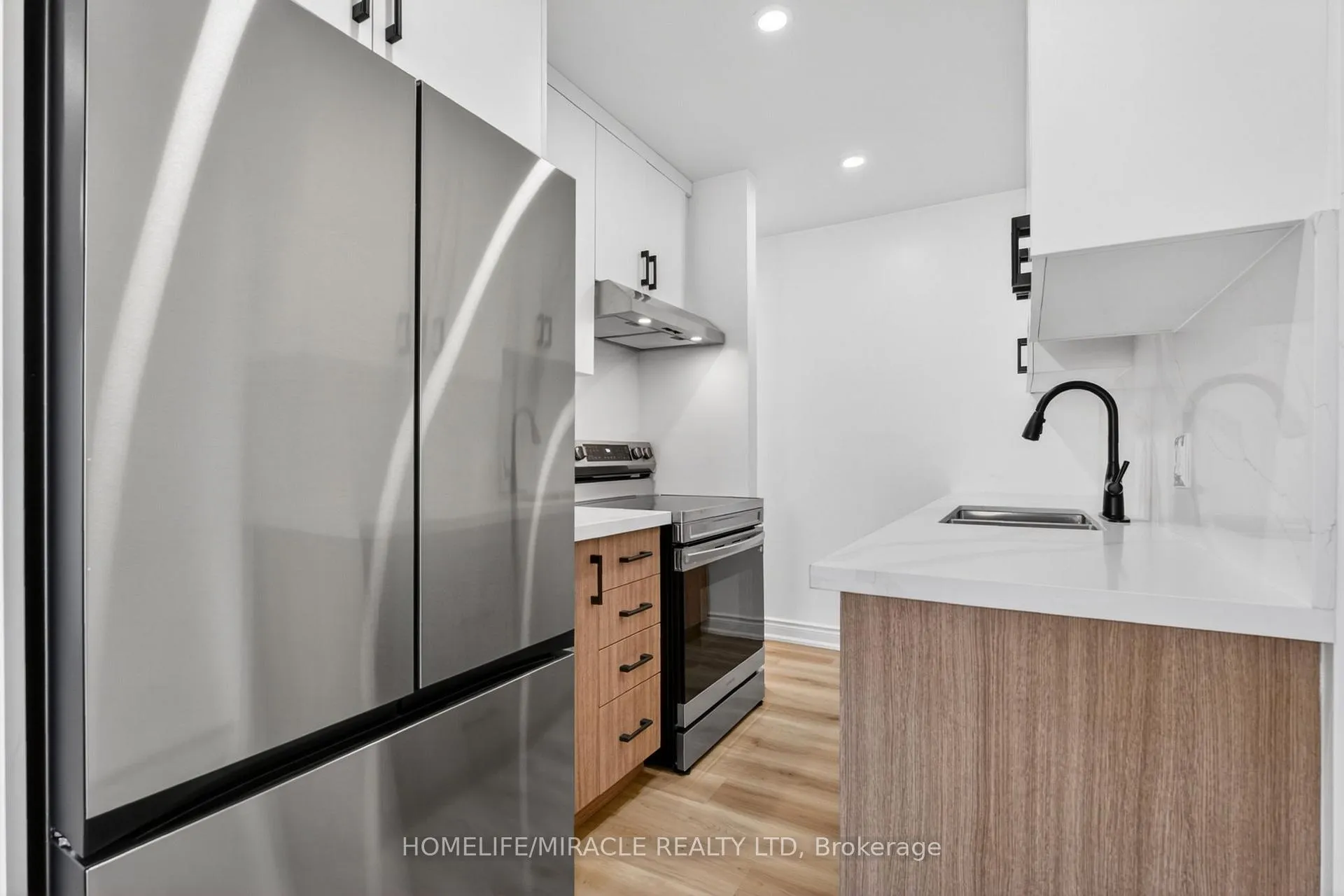 Photo 11 of Unit 5, 456 Carlton Street, St. Catharines, Facer — HOMEH