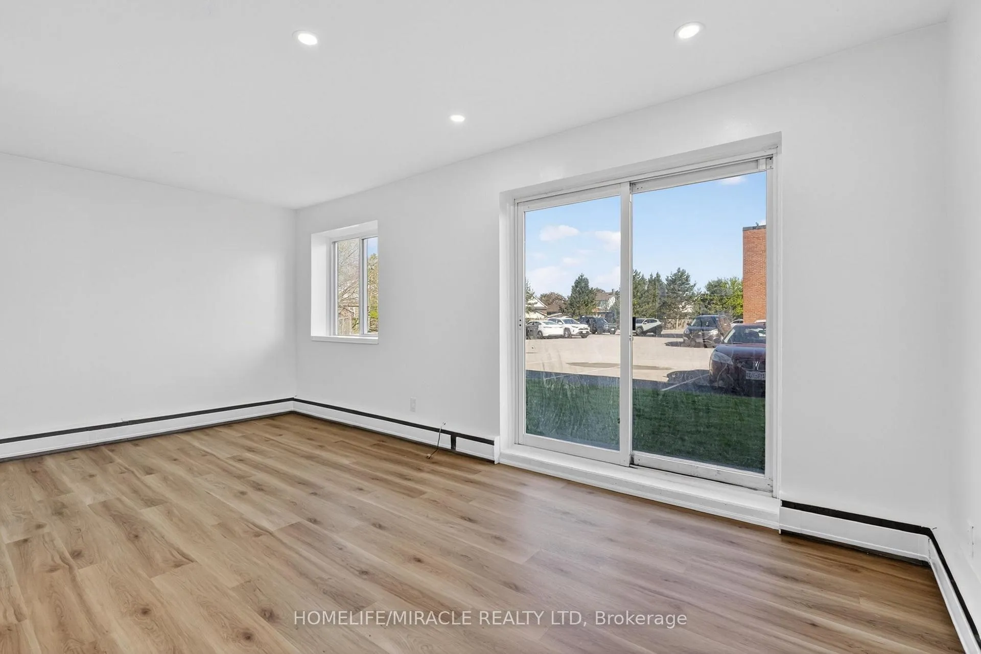Photo 14 of Unit 5, 456 Carlton Street, St. Catharines, Facer — HOMEH