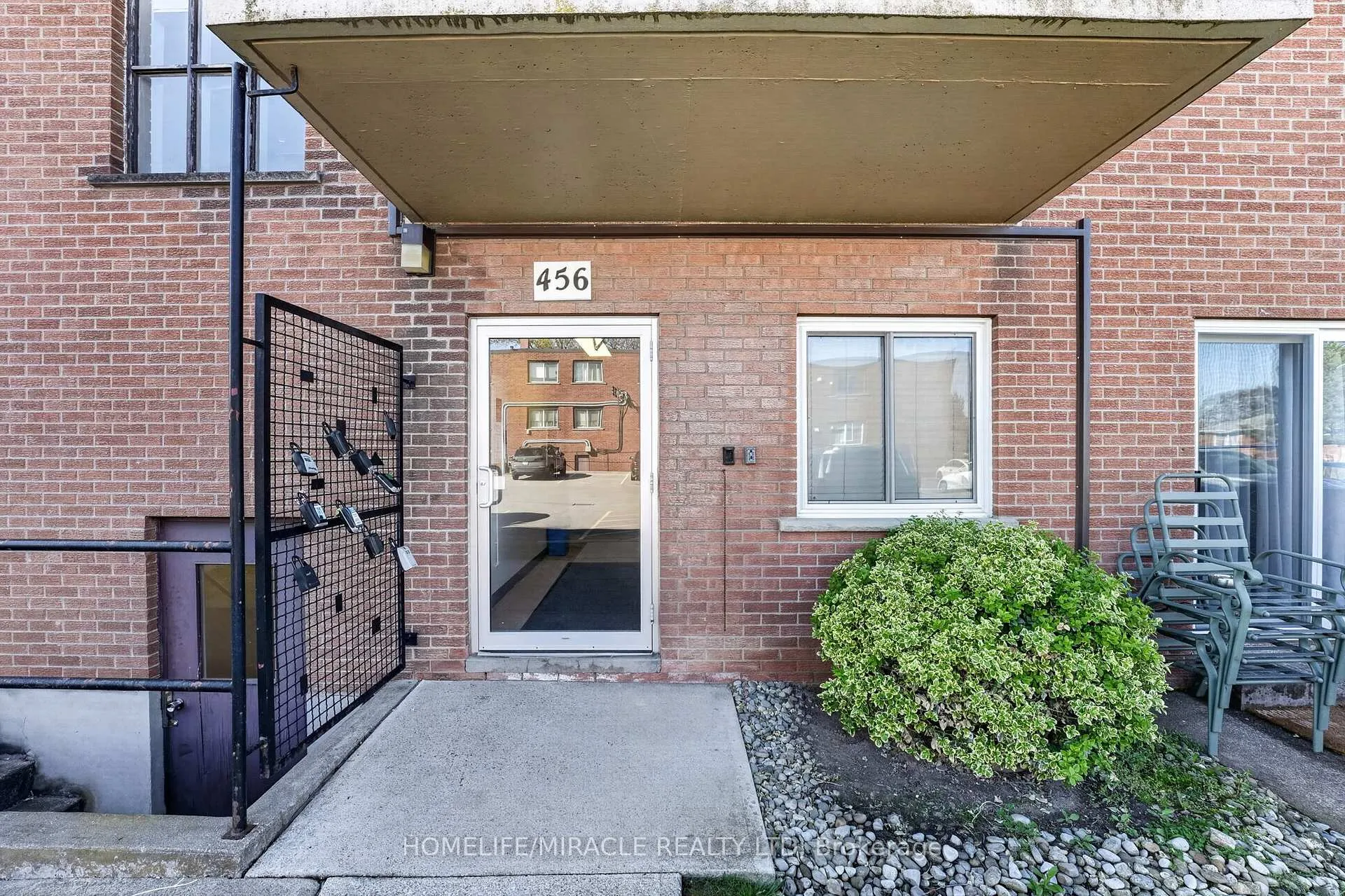 Photo 20 of Unit 5, 456 Carlton Street, St. Catharines, Facer — HOMEH