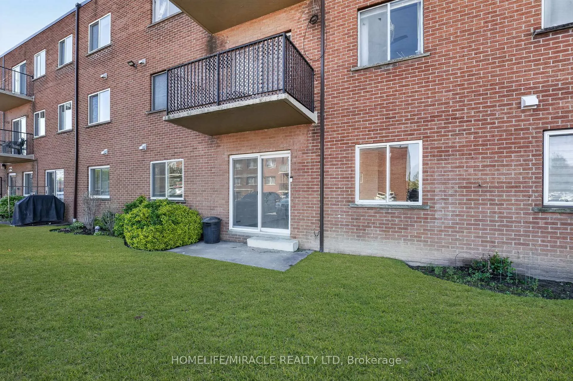 Photo 21 of Unit 5, 456 Carlton Street, St. Catharines, Facer — HOMEH