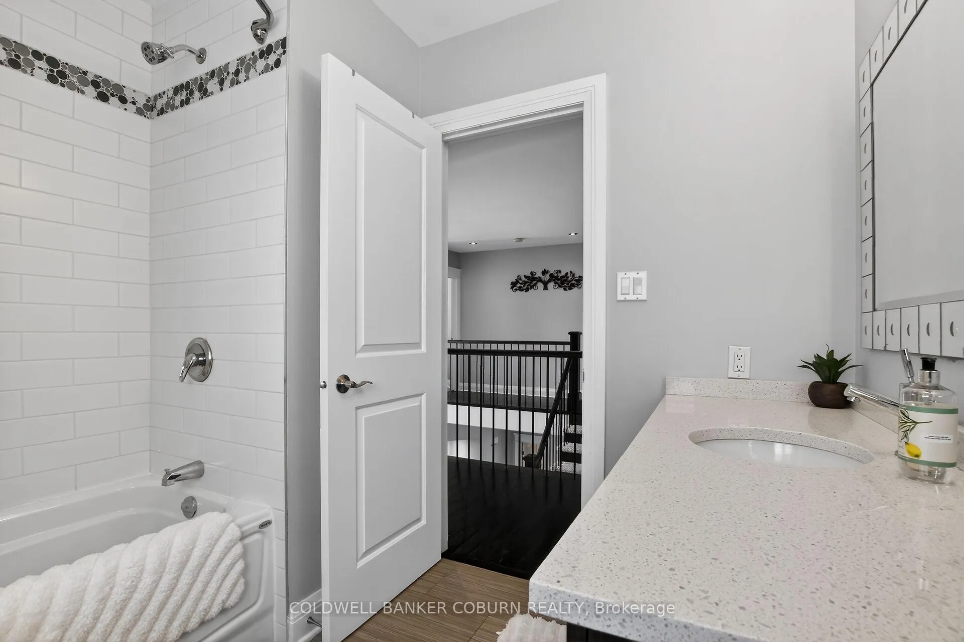 Photo 25 of 211 Jensen Court, Ottawa, Carp — HOMEH