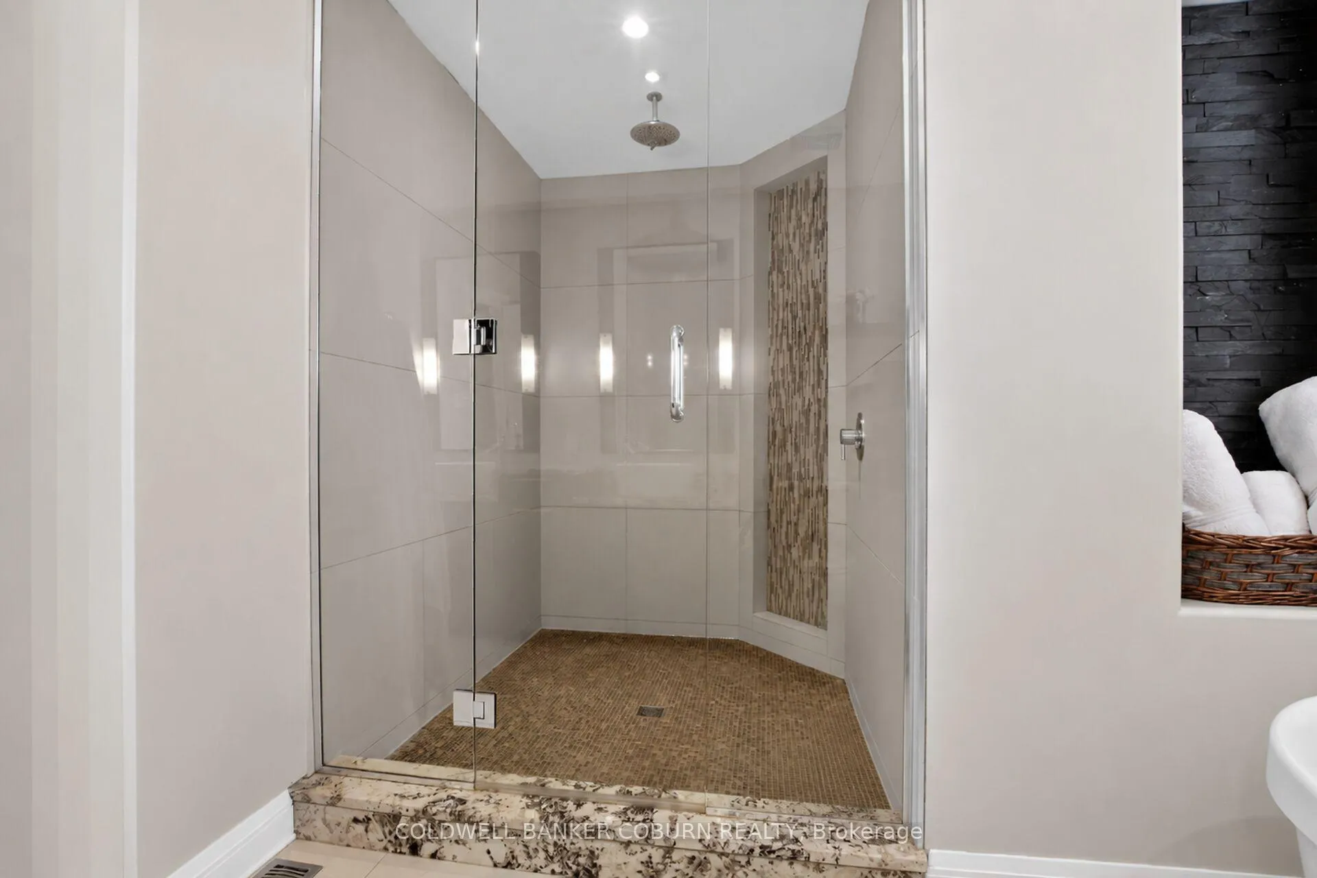 Photo 32 of 211 Jensen Court, Ottawa, Carp — HOMEH
