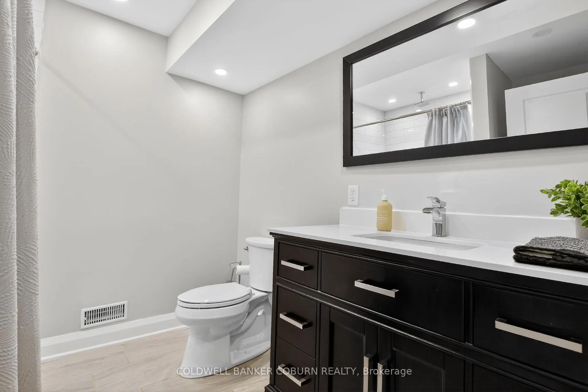Photo 38 of 211 Jensen Court, Ottawa, Carp — HOMEH