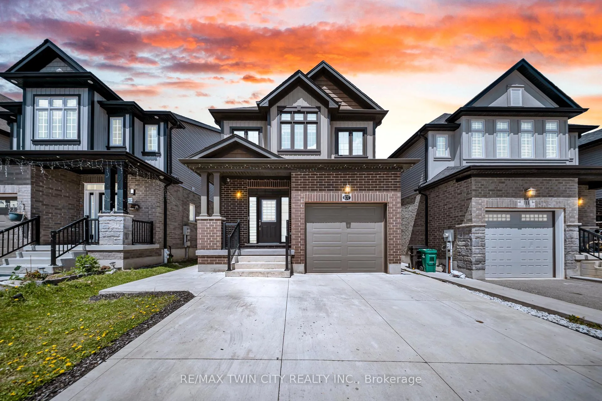 Photo 1 of 107 Monarch Woods Drive, Kitchener — HOMEH