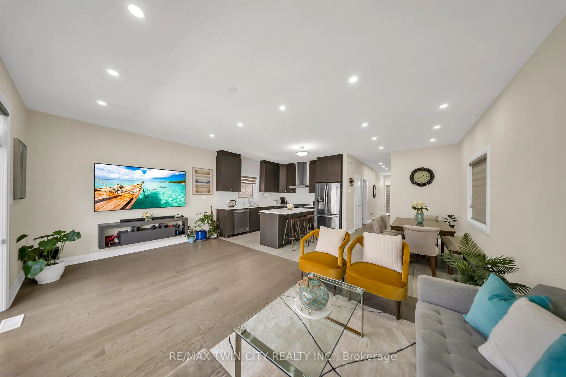 Photo 6 of 107 Monarch Woods Drive, Kitchener — HOMEH