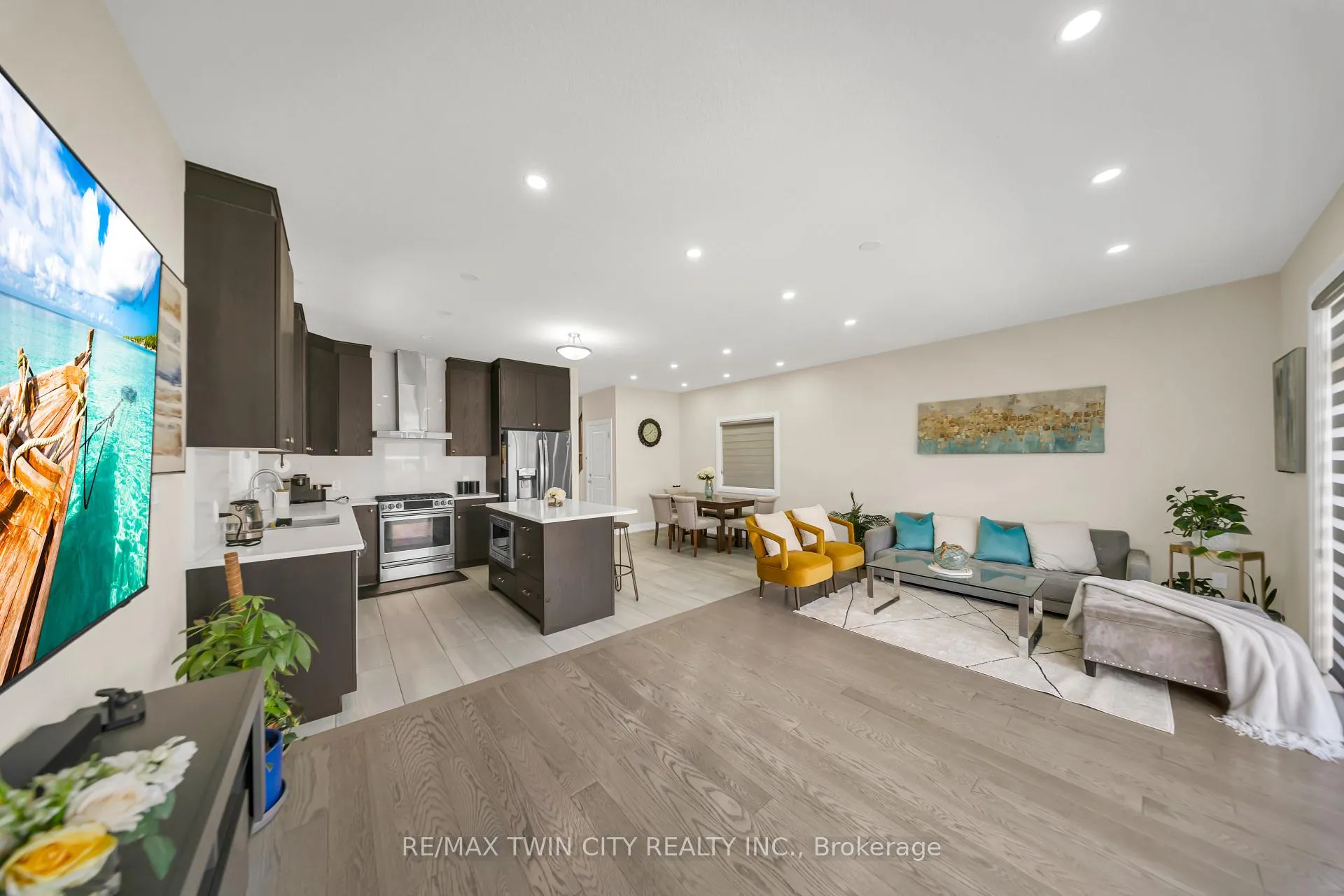 Photo 7 of 107 Monarch Woods Drive, Kitchener — HOMEH