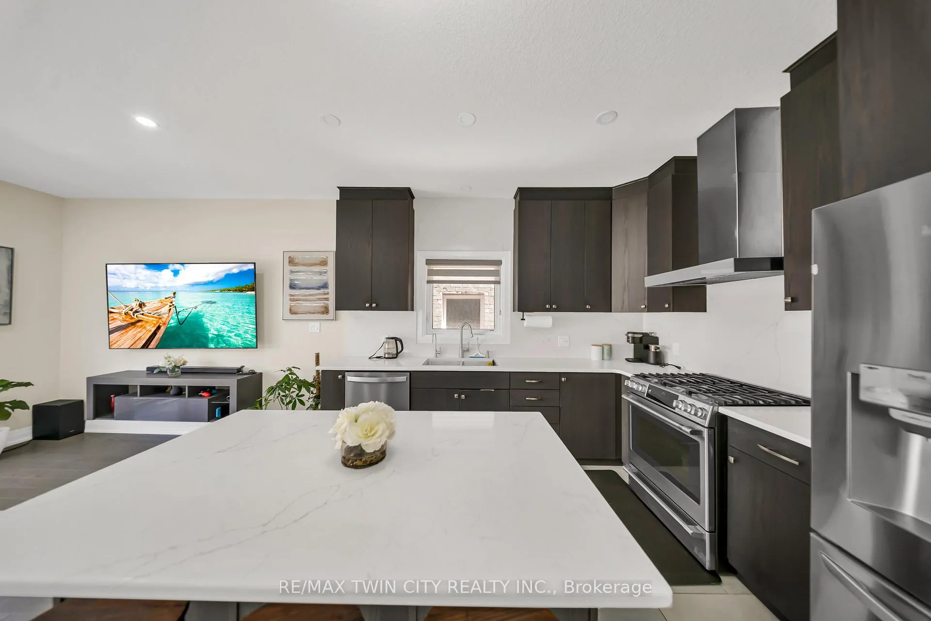 Photo 8 of 107 Monarch Woods Drive, Kitchener — HOMEH