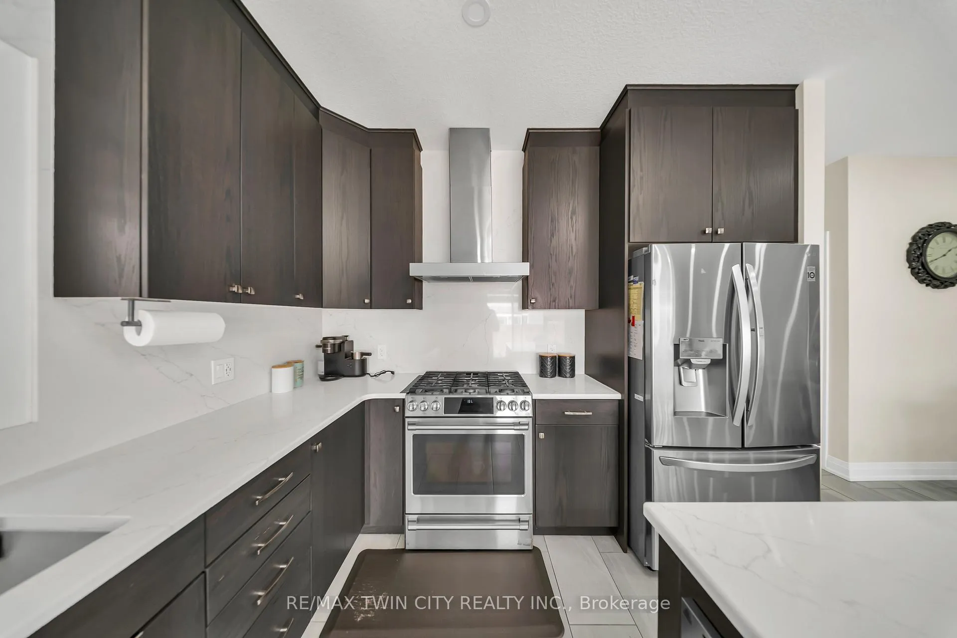 Photo 9 of 107 Monarch Woods Drive, Kitchener — HOMEH