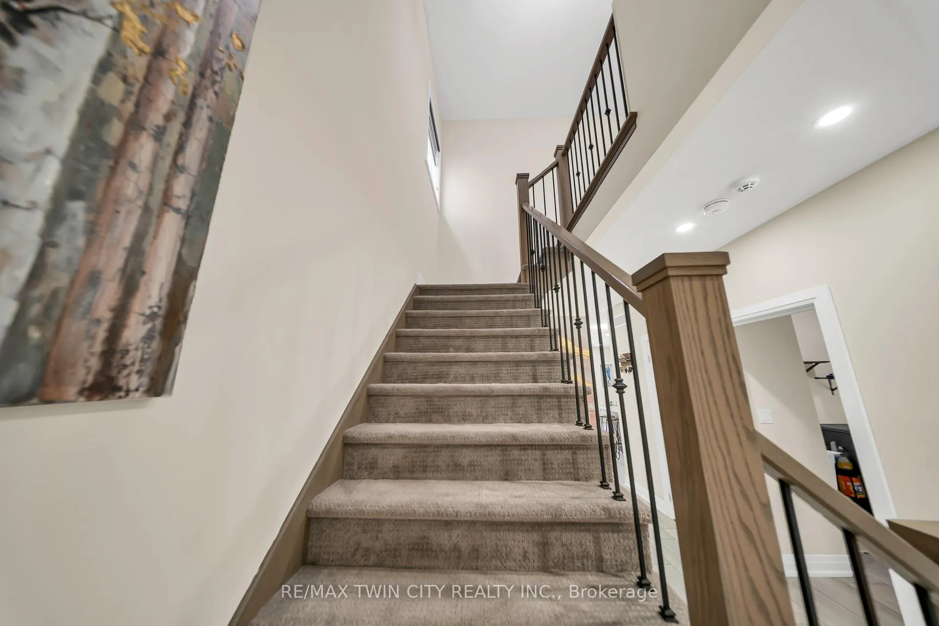 Photo 14 of 107 Monarch Woods Drive, Kitchener — HOMEH
