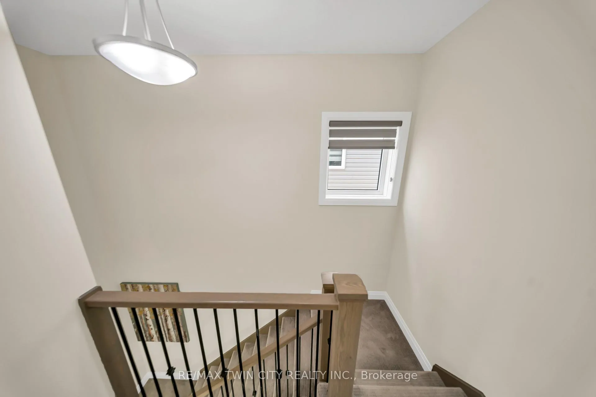 Photo 15 of 107 Monarch Woods Drive, Kitchener — HOMEH