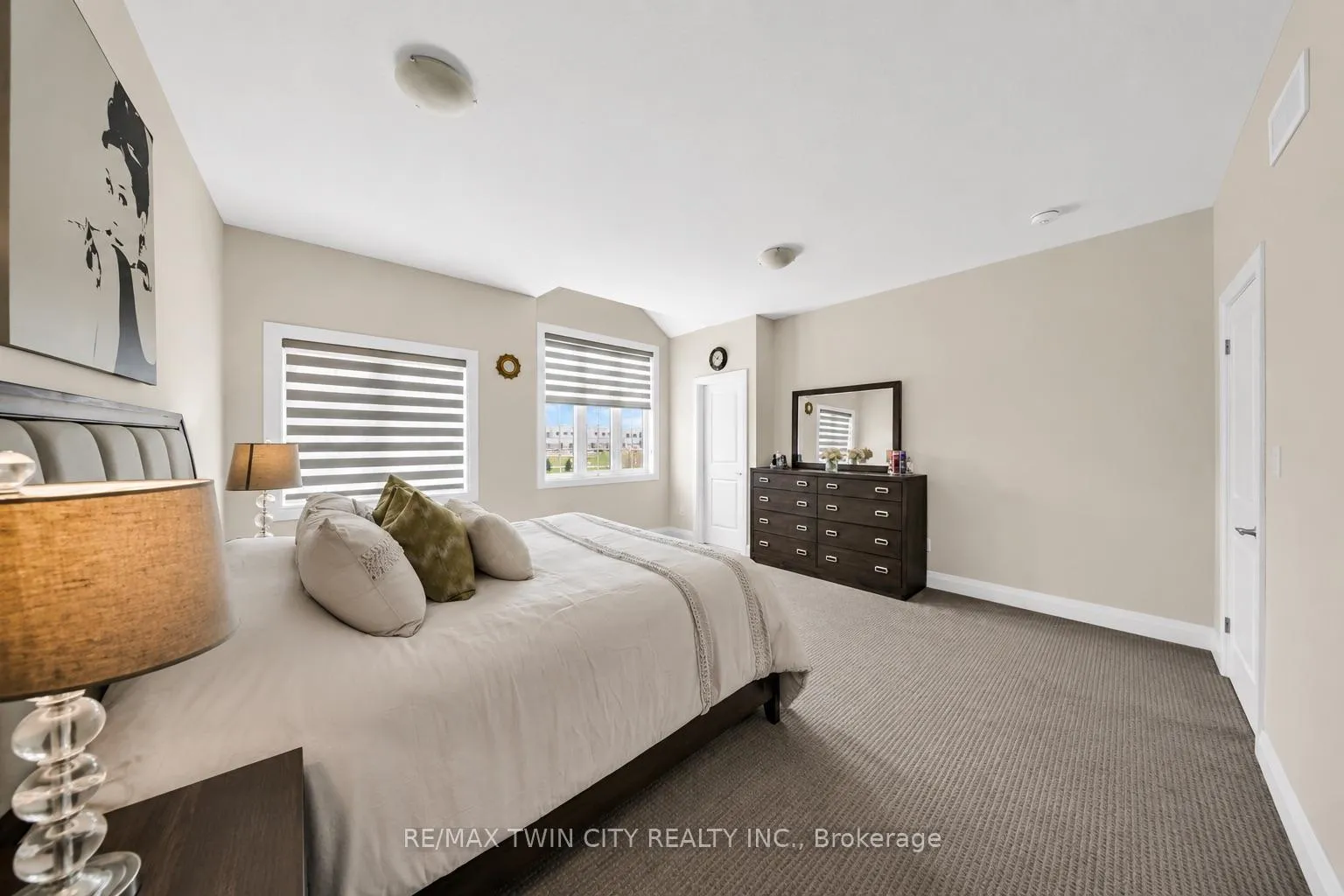 Photo 17 of 107 Monarch Woods Drive, Kitchener — HOMEH