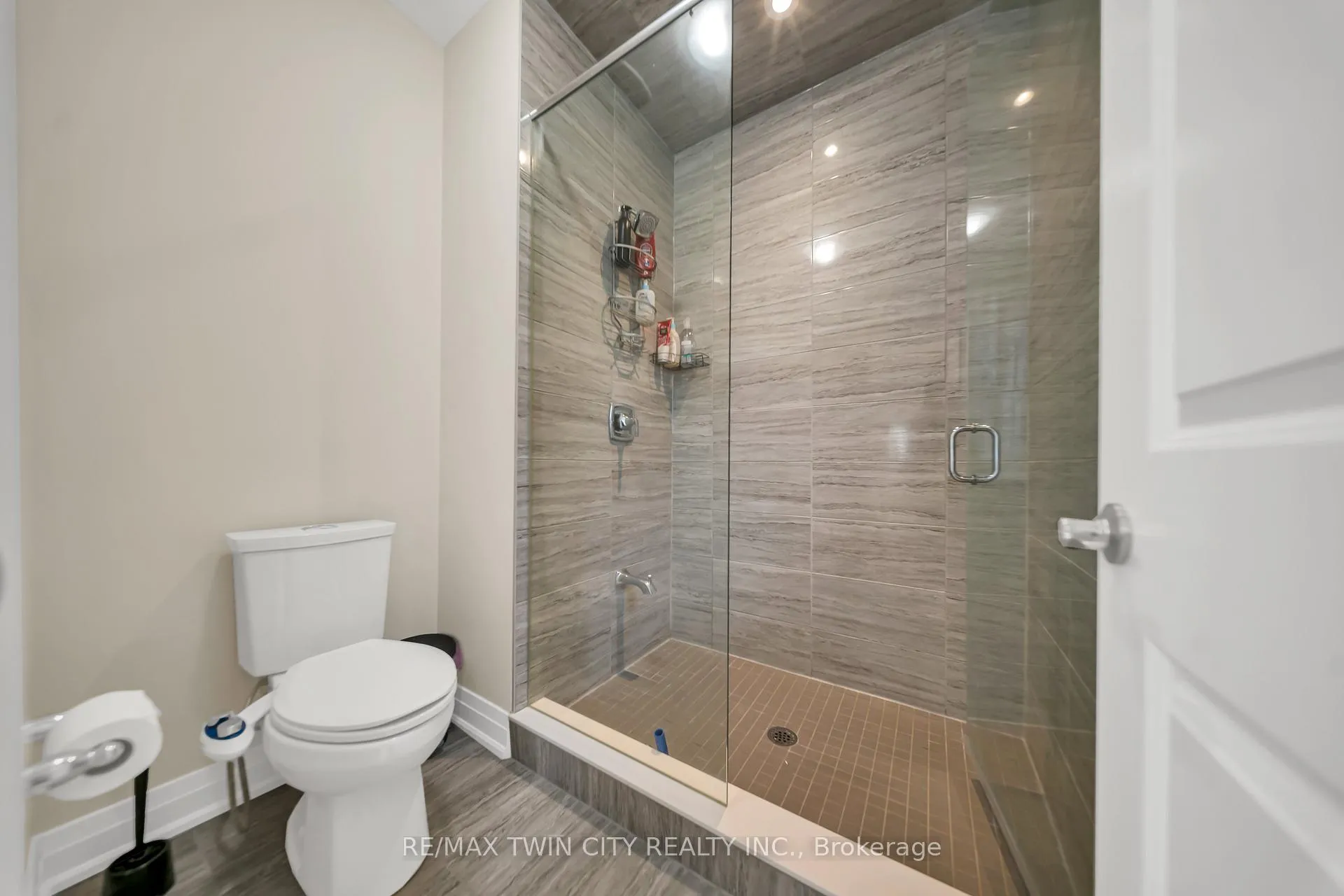 Photo 20 of 107 Monarch Woods Drive, Kitchener — HOMEH