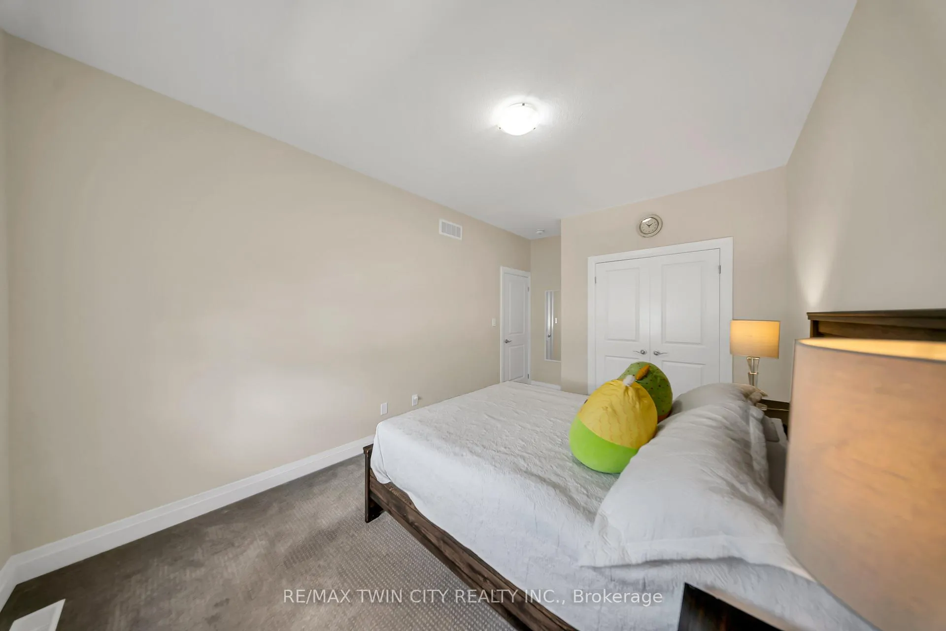 Photo 23 of 107 Monarch Woods Drive, Kitchener — HOMEH