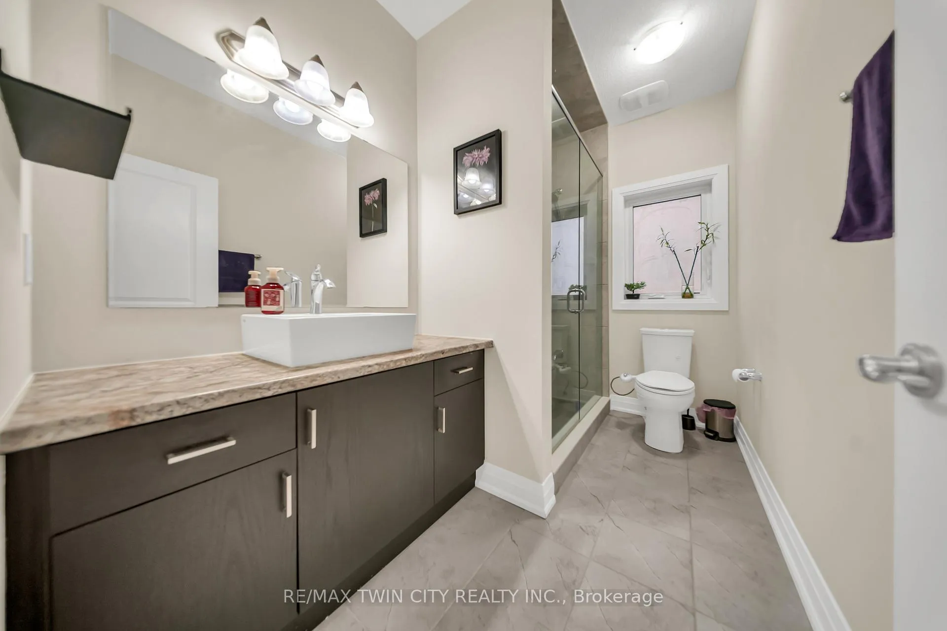 Photo 26 of 107 Monarch Woods Drive, Kitchener — HOMEH