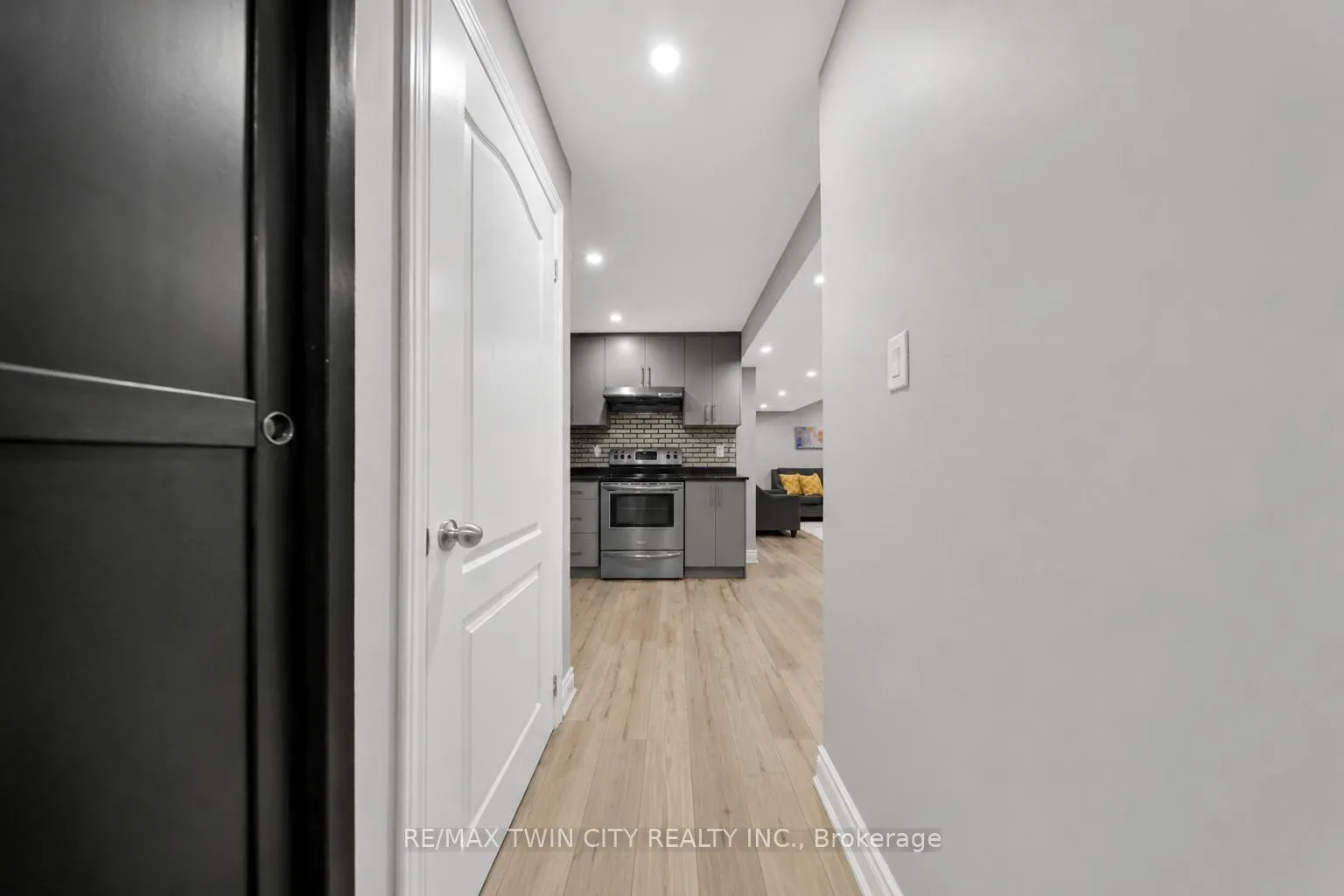Photo 29 of 107 Monarch Woods Drive, Kitchener — HOMEH