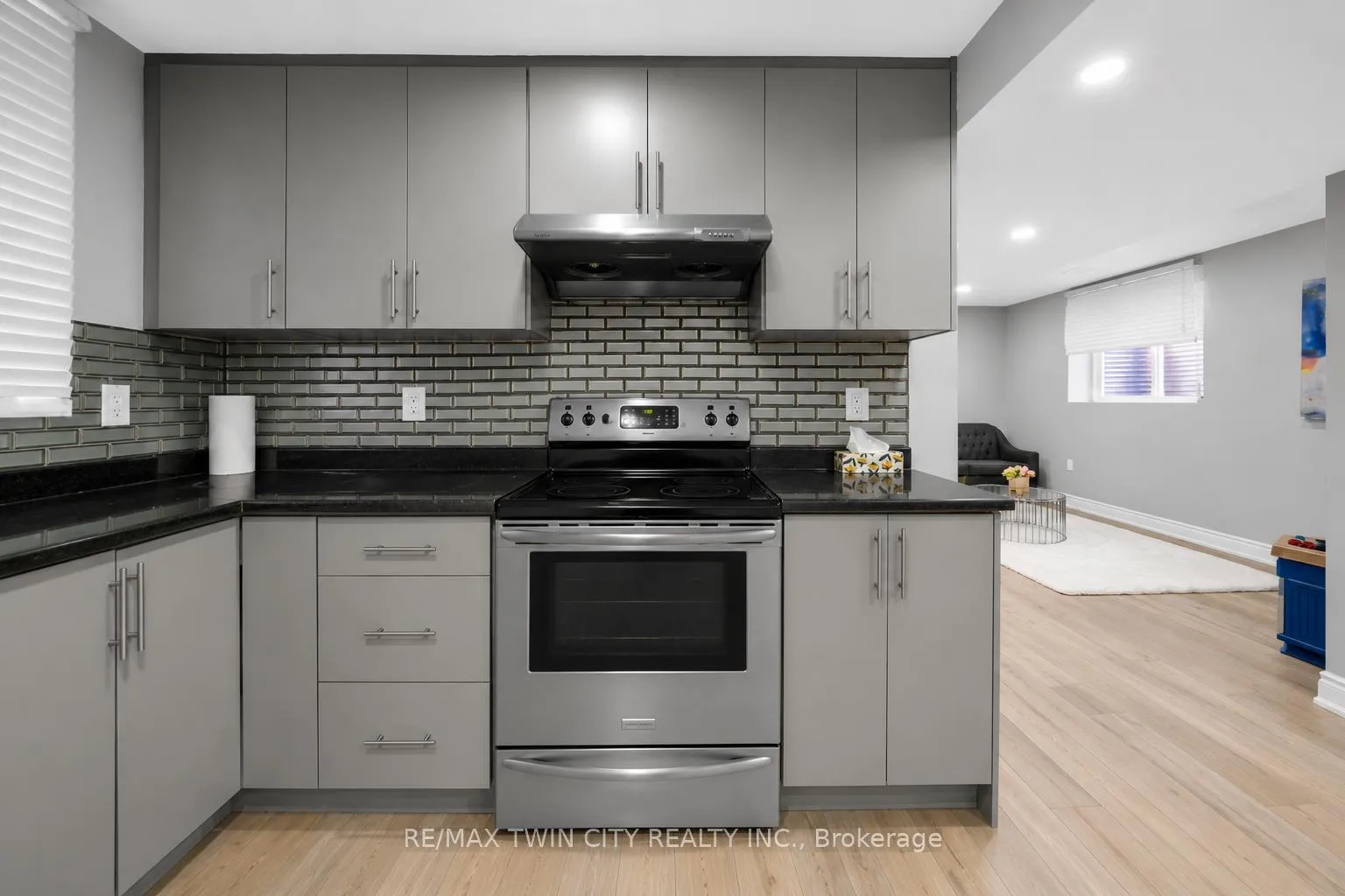Photo 31 of 107 Monarch Woods Drive, Kitchener — HOMEH