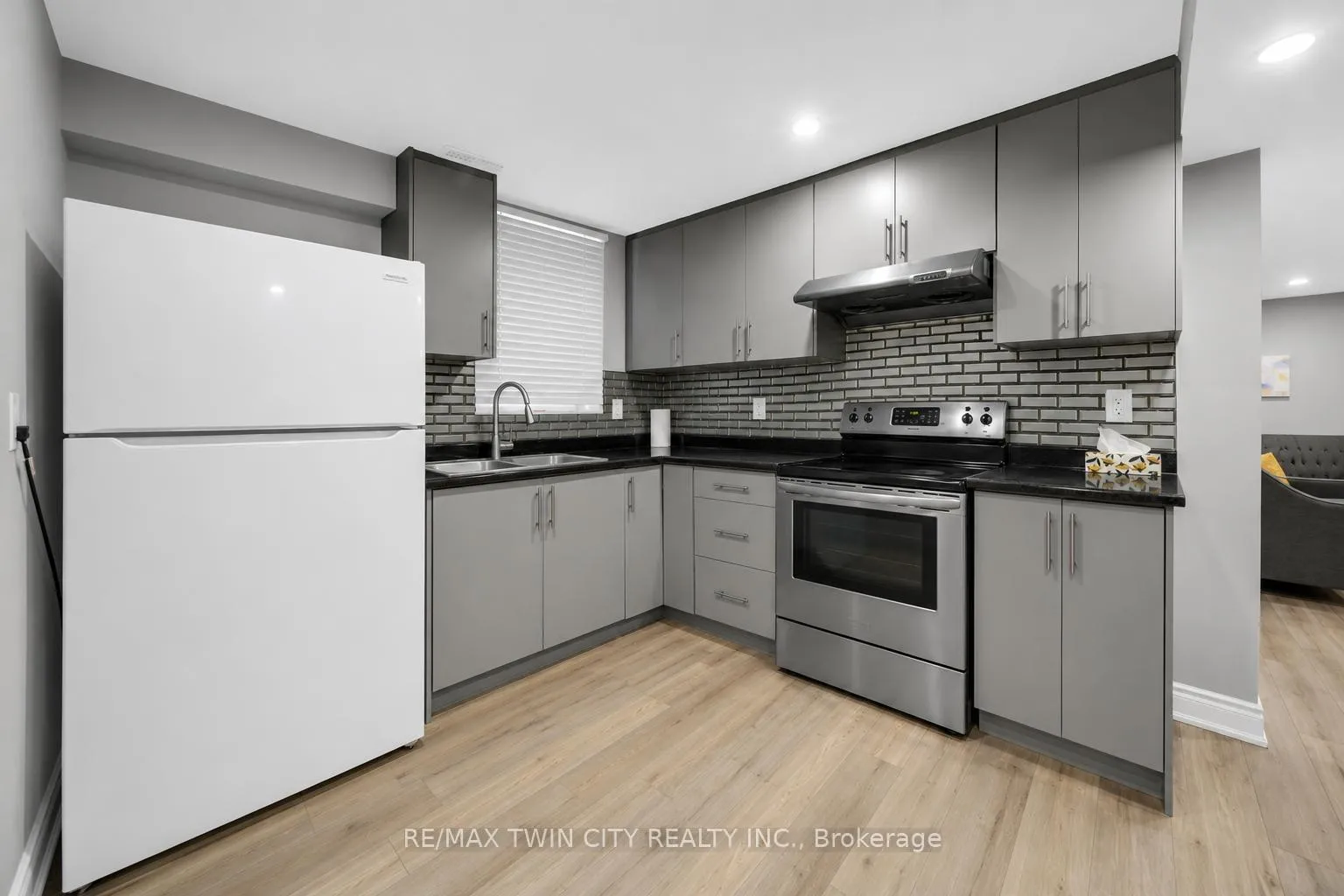 Photo 32 of 107 Monarch Woods Drive, Kitchener — HOMEH
