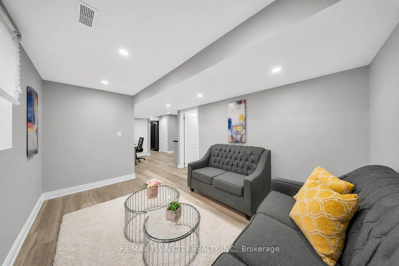 Photo 35 of 107 Monarch Woods Drive, Kitchener — HOMEH