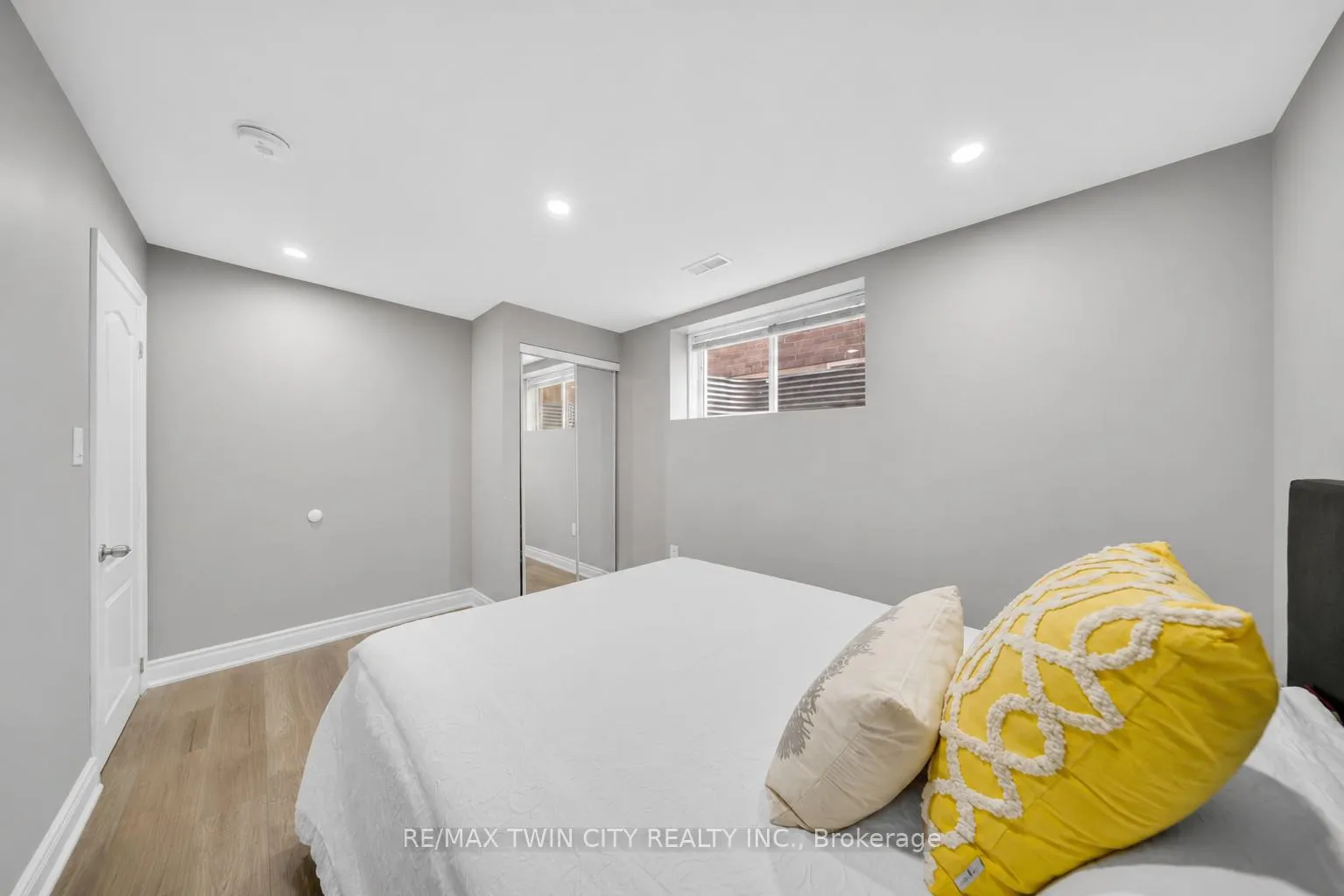 Photo 36 of 107 Monarch Woods Drive, Kitchener — HOMEH