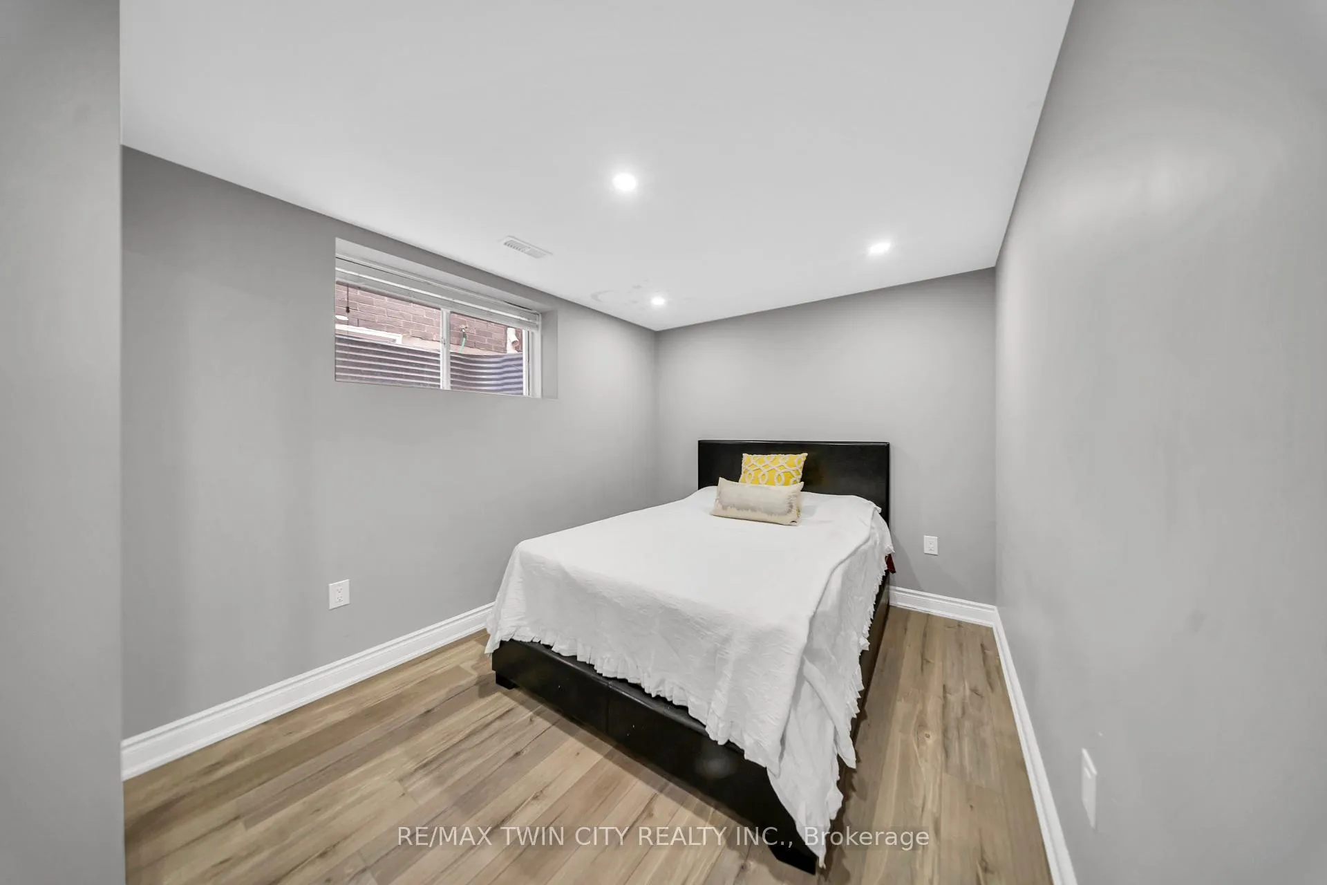 Photo 37 of 107 Monarch Woods Drive, Kitchener — HOMEH