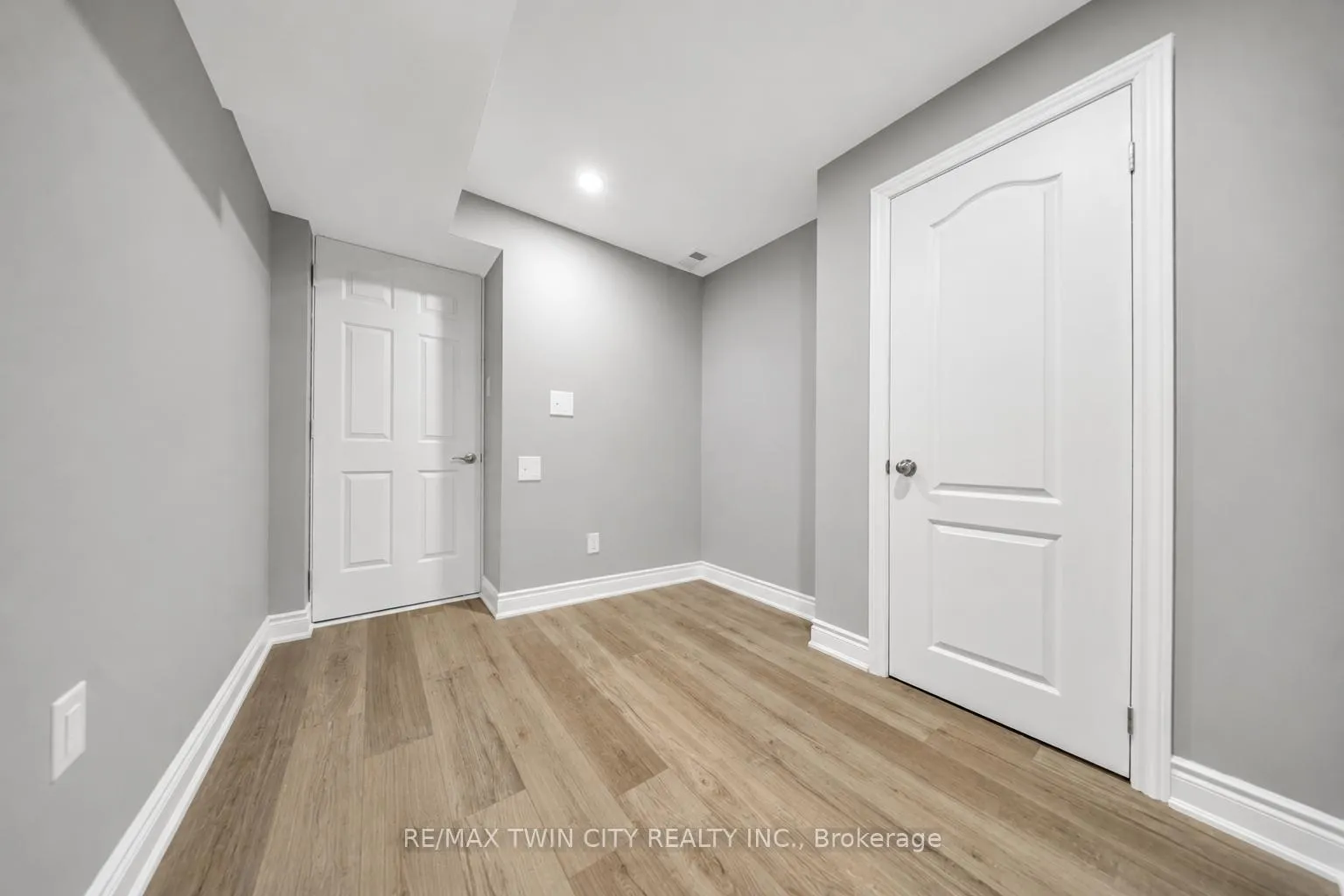 Photo 39 of 107 Monarch Woods Drive, Kitchener — HOMEH