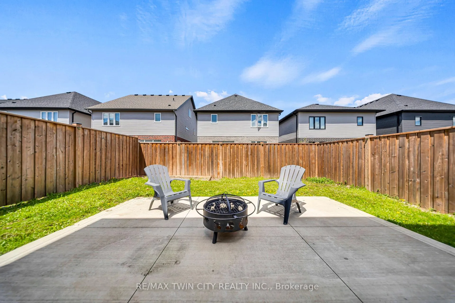 Photo 41 of 107 Monarch Woods Drive, Kitchener — HOMEH