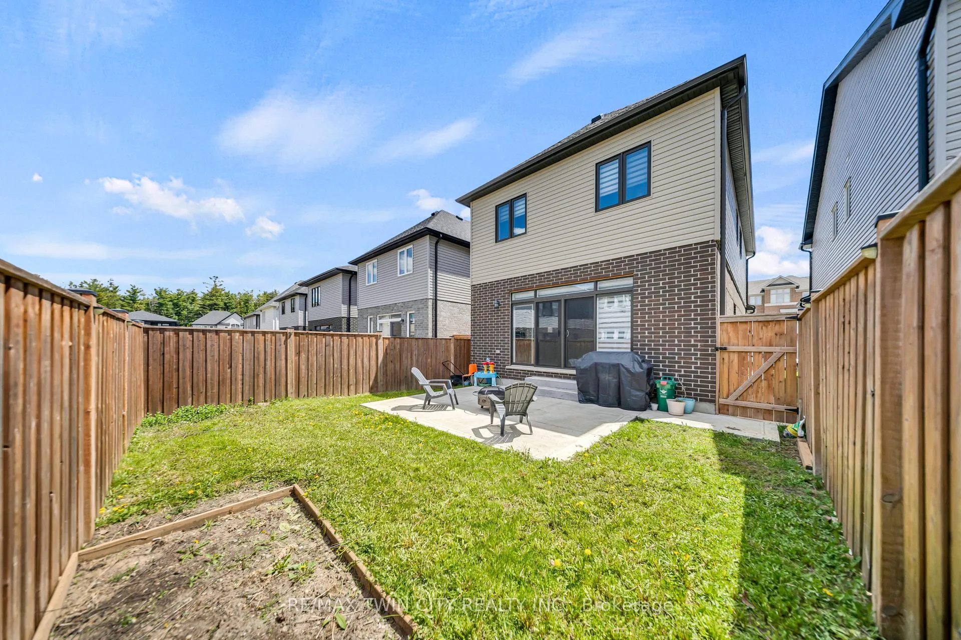 Photo 42 of 107 Monarch Woods Drive, Kitchener — HOMEH
