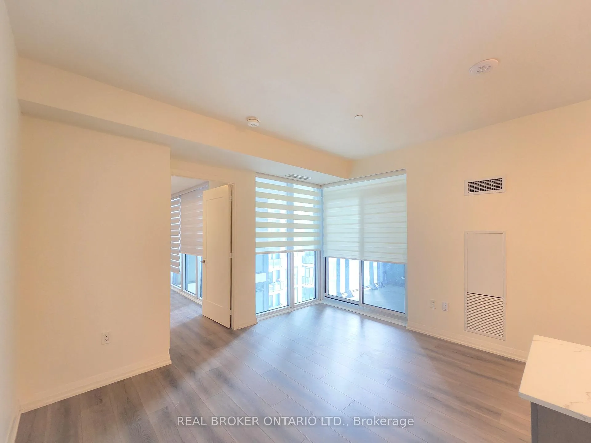 Photo 4 of Unit 618, 9000 Jane Street, Vaughan, Concord — HOMEH