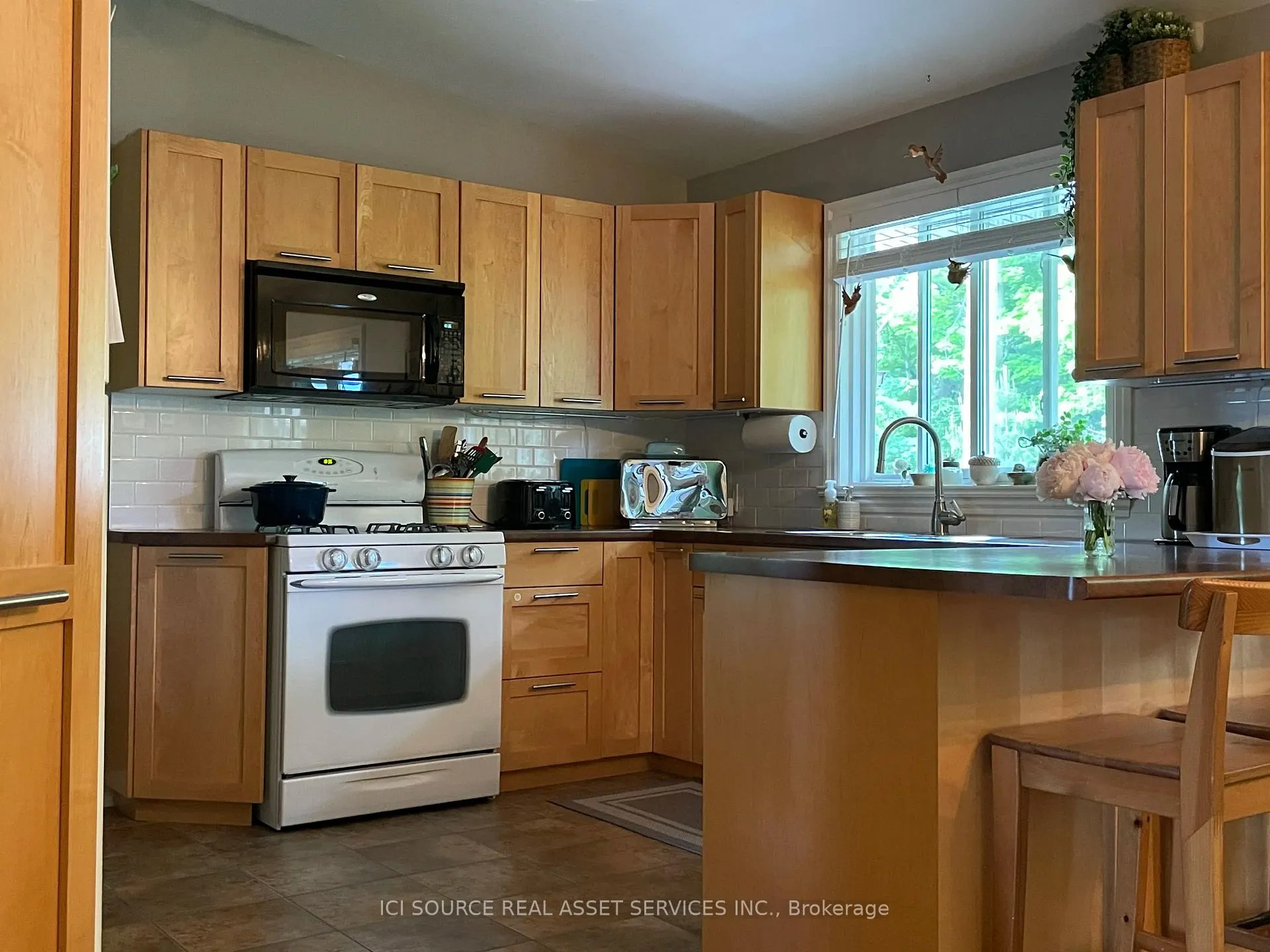 Photo 4 of 4113 Aberdeen Road, Lincoln, Beamsville — HOMEH