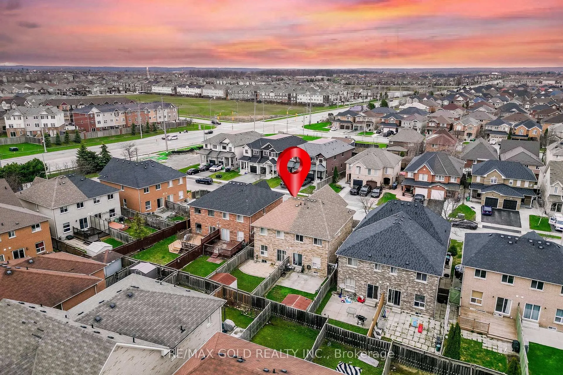 Photo 33 of 89 Cadillac Crescent, Brampton, Fletcher's Meadow — HOMEH