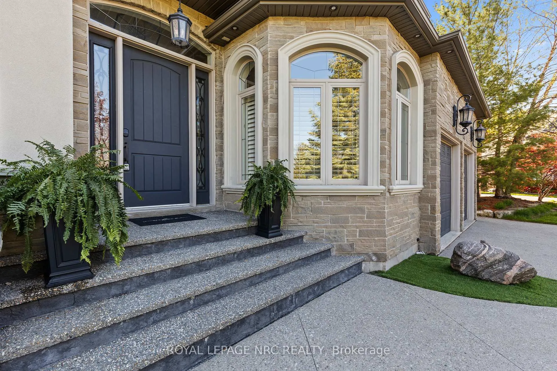 Photo 4 of 63 Terrace Drive, Grimsby, Grimsby East — HOMEH