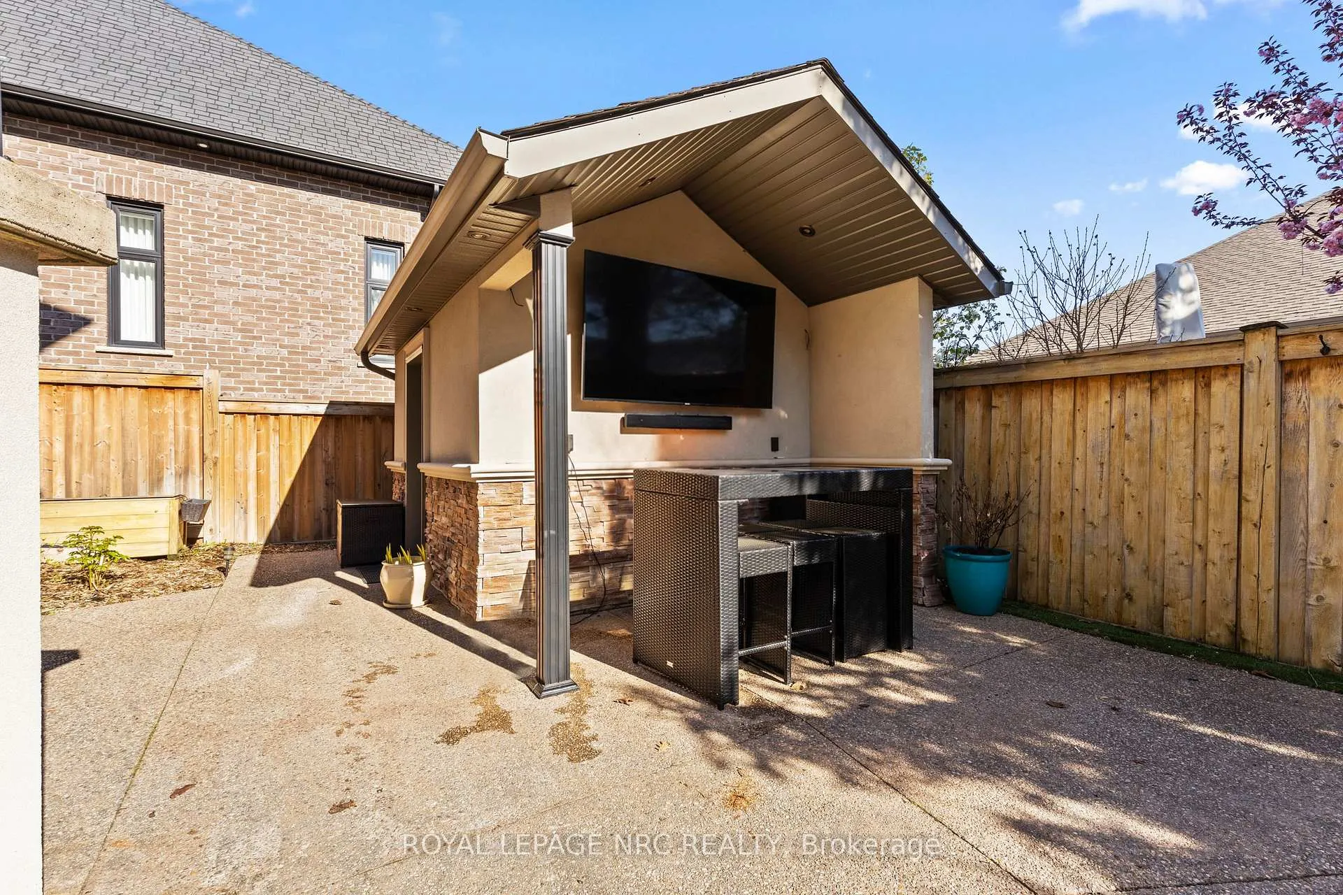 Photo 43 of 63 Terrace Drive, Grimsby, Grimsby East — HOMEH
