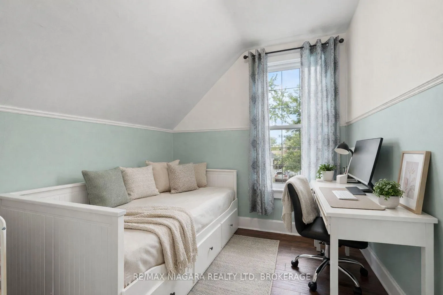 Photo 18 of 85 Maple St Street, St. Catharines, Downtown — HOMEH