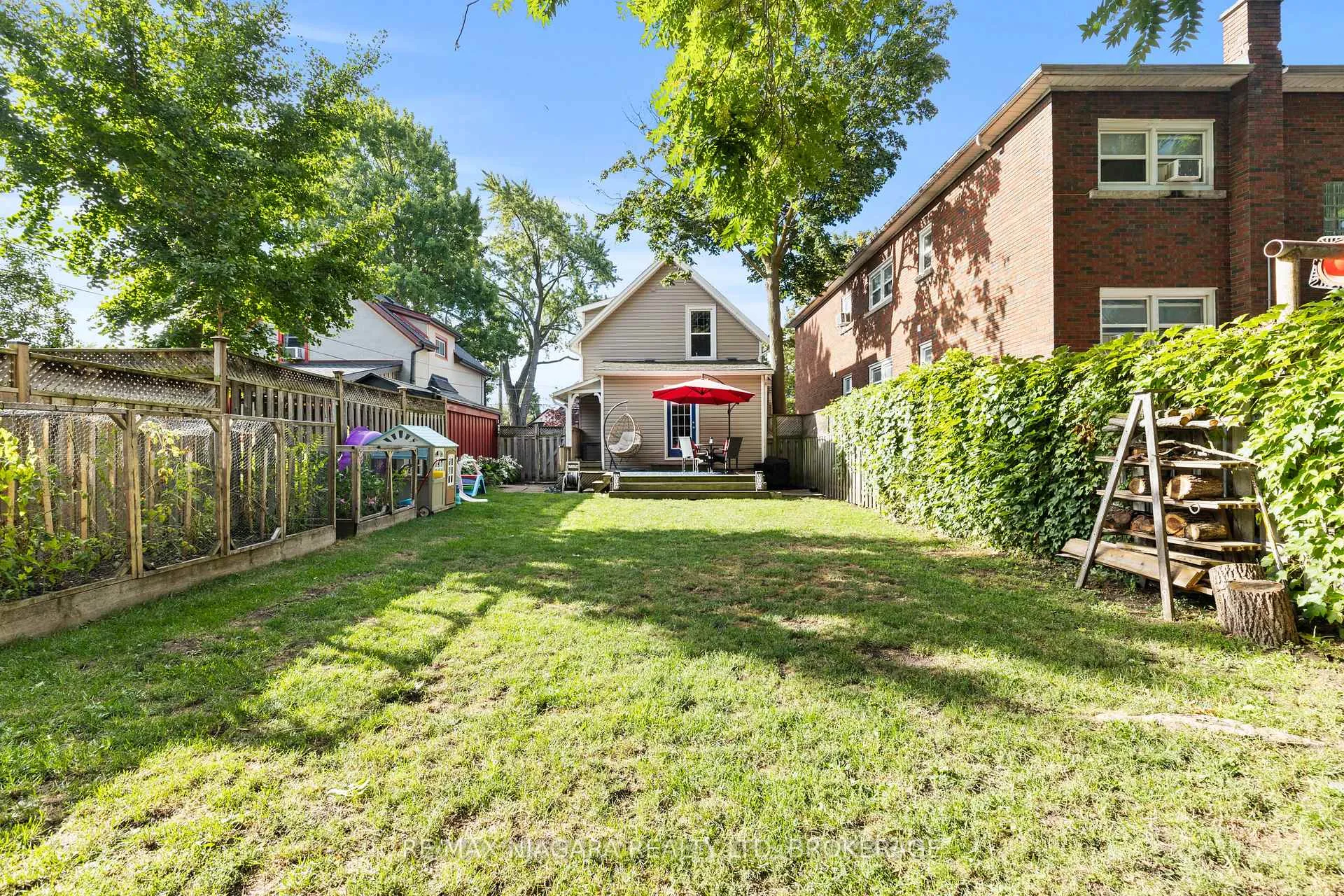 Photo 25 of 85 Maple St Street, St. Catharines, Downtown — HOMEH