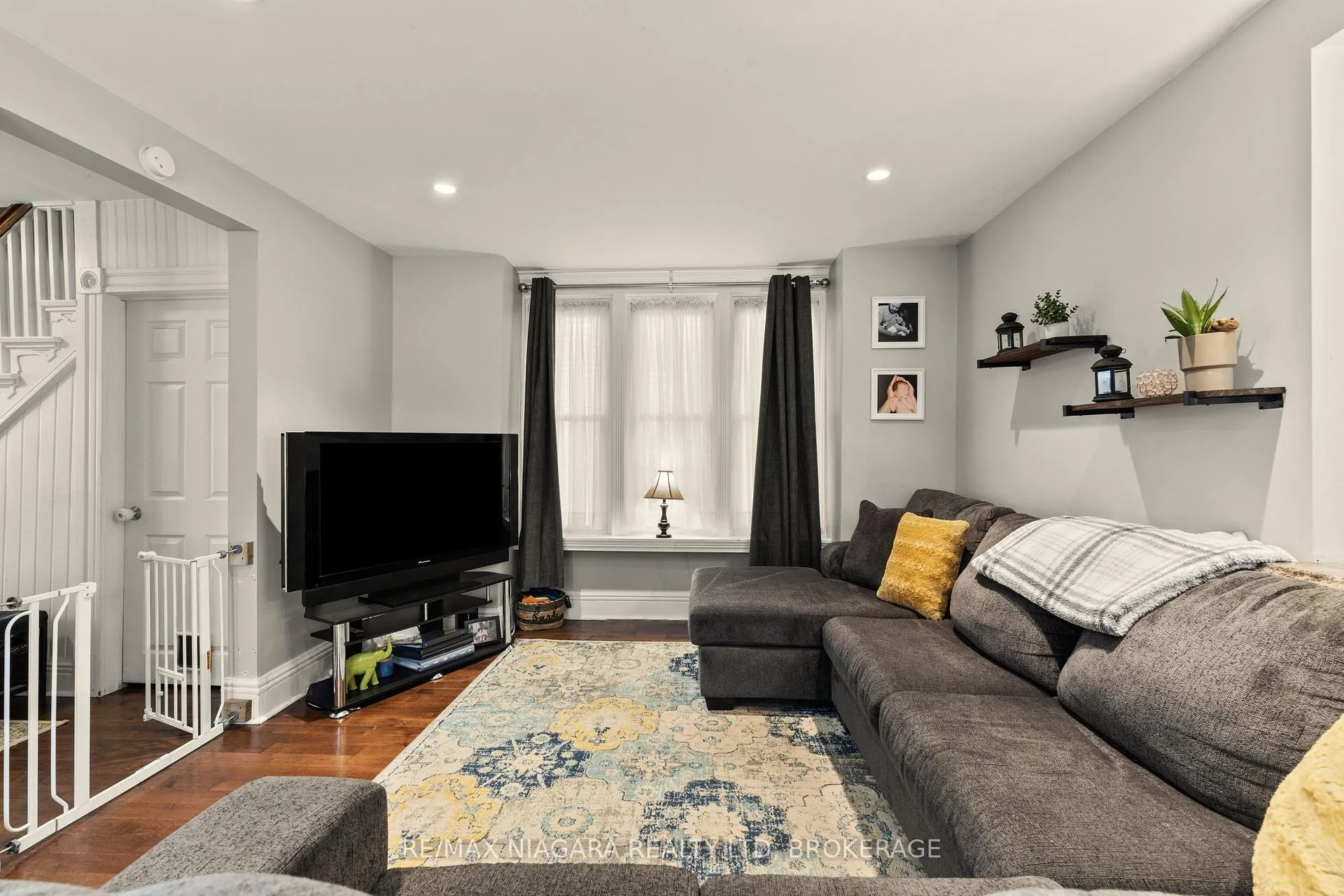 Photo 8 of 85 Maple St Street, St. Catharines, Downtown — HOMEH