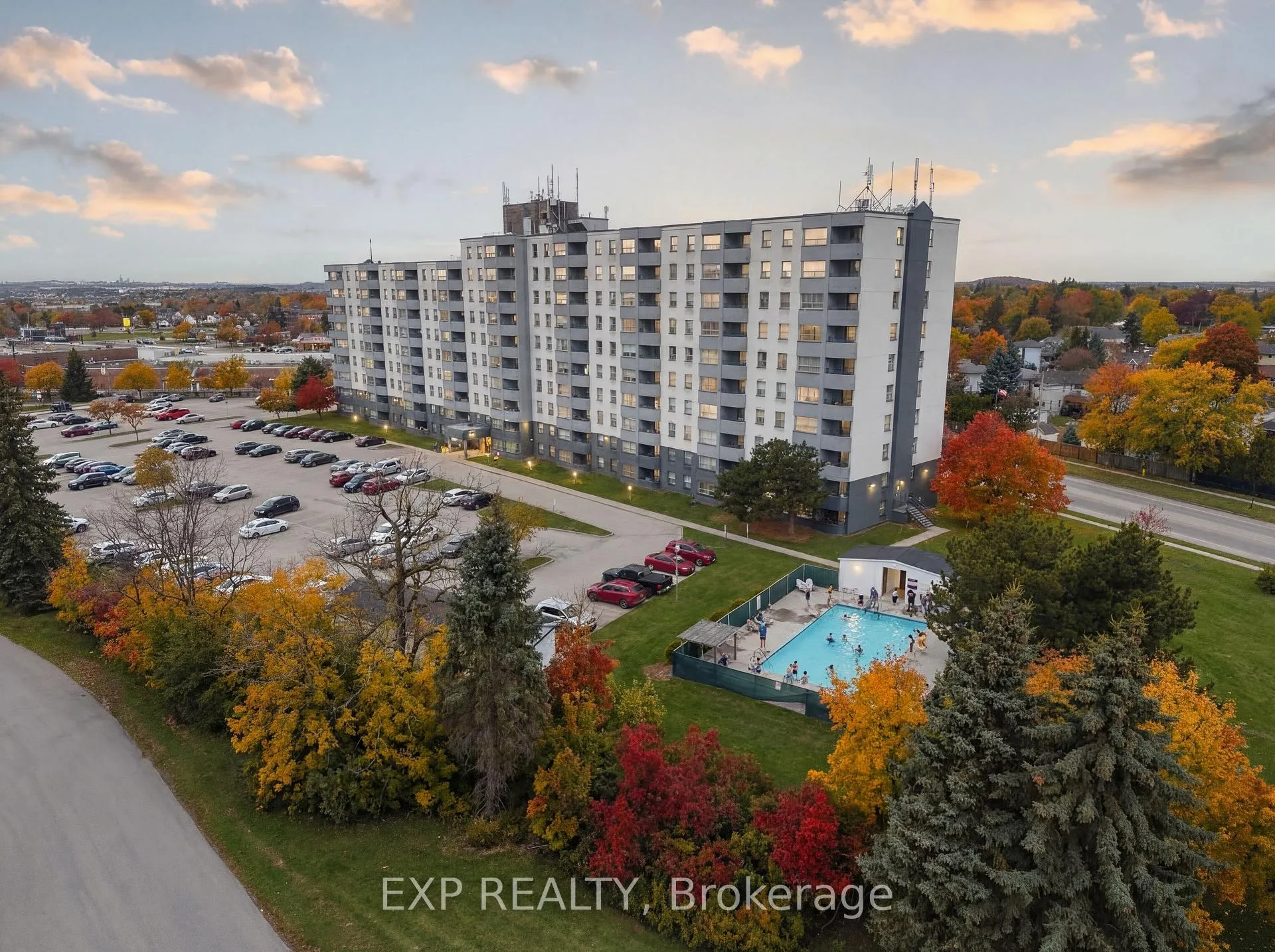 Photo 3 of Unit 1004, 200 Jamieson Parkway, Cambridge — HOMEH