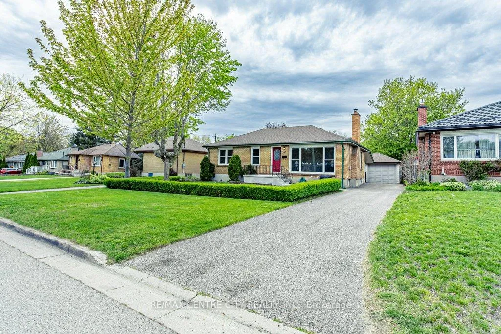 Photo 1 of 165 Ellsworth Crescent, London, East O — HOMEH