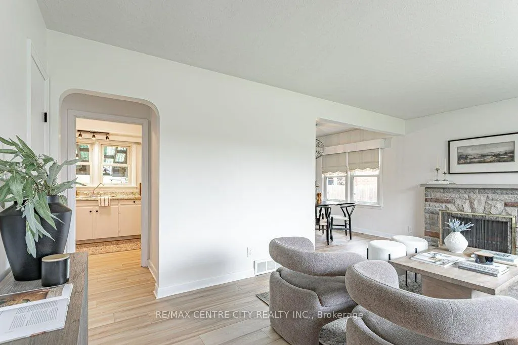 Photo 6 of 165 Ellsworth Crescent, London, East O — HOMEH
