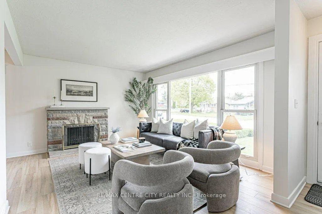 Photo 8 of 165 Ellsworth Crescent, London, East O — HOMEH