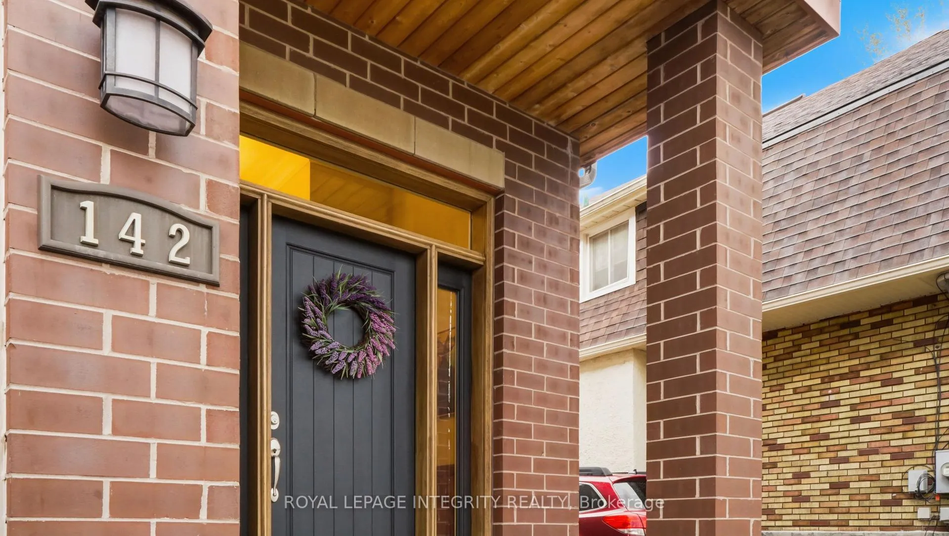 Photo 2 of 142 Faraday Street, Ottawa, Ottawa West — HOMEH