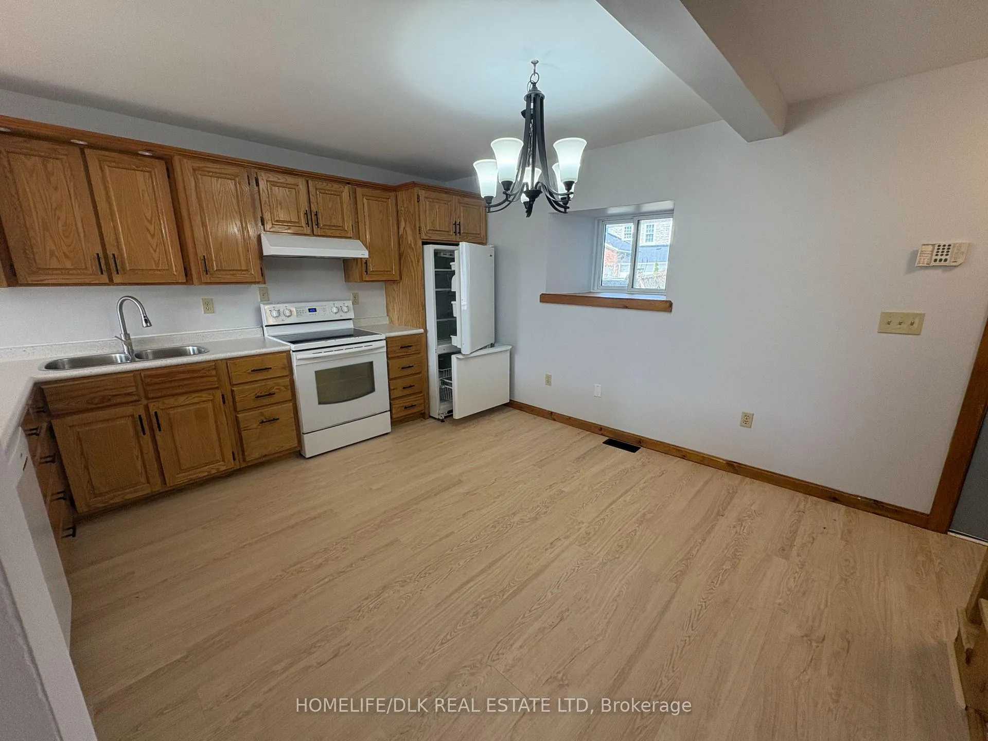 Photo 4 of 88 George Street, Brockville — HOMEH