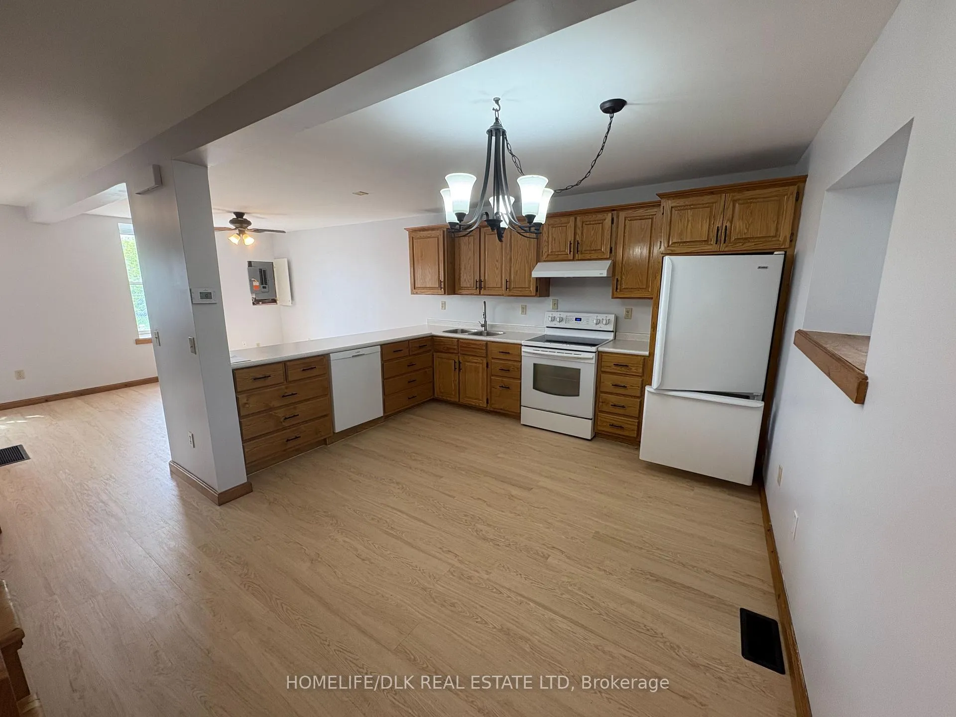 Photo 5 of 88 George Street, Brockville — HOMEH