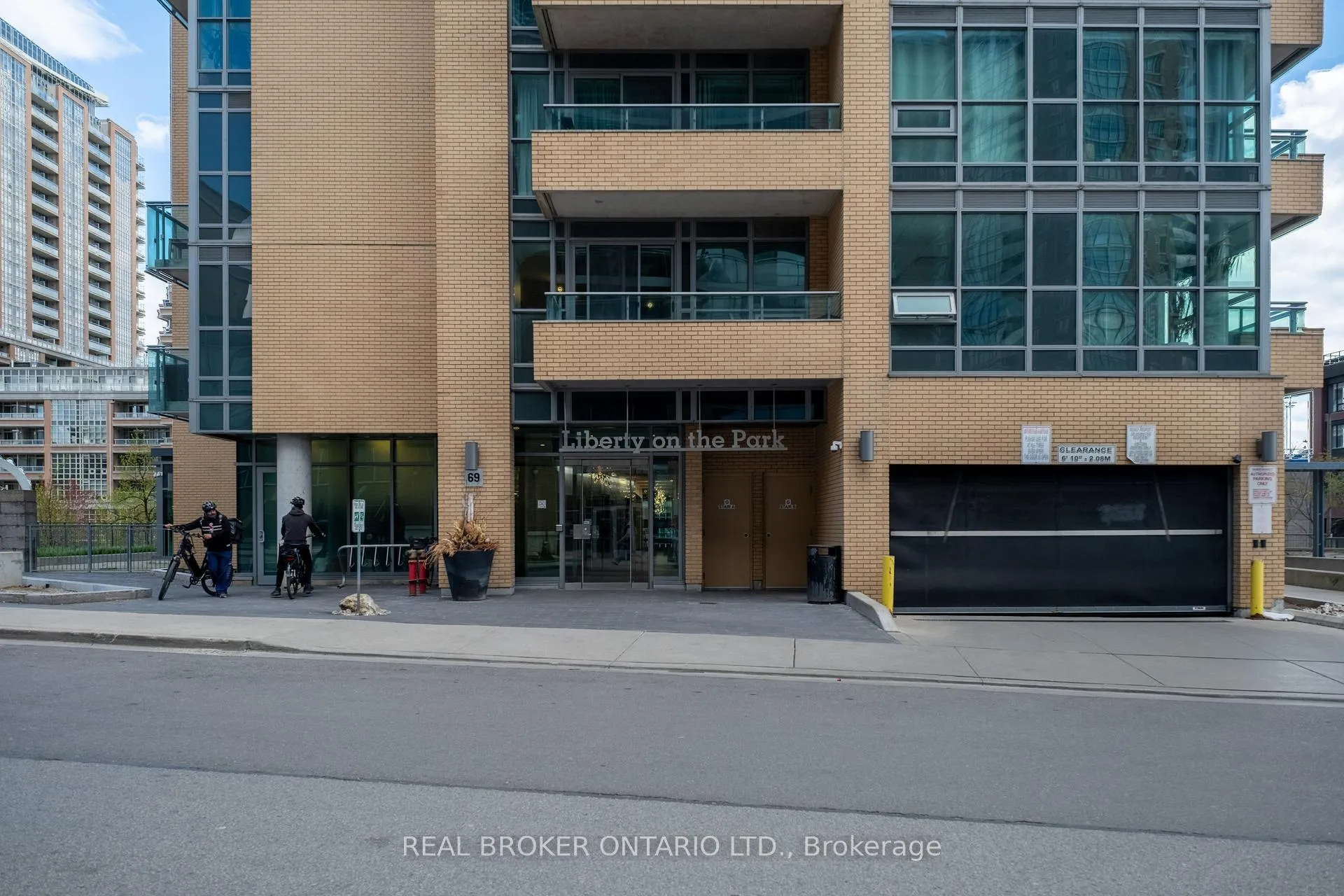 Photo 2 of Unit 909, 69 Lynn Williams Street, Toronto, Niagara — HOMEH