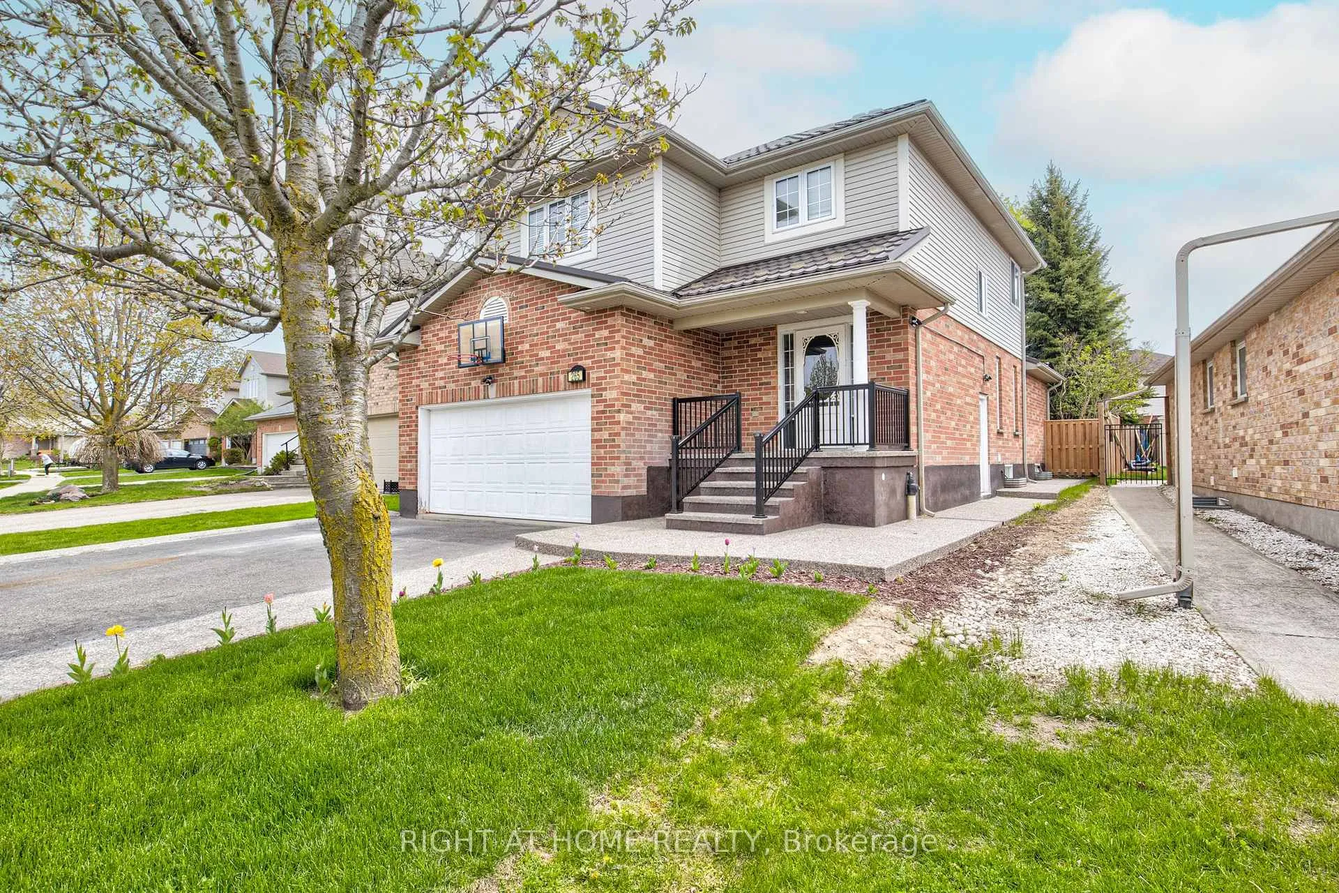 Photo 2 of 265 Dearborn Boulevard, Waterloo, Colonial Acres — HOMEH