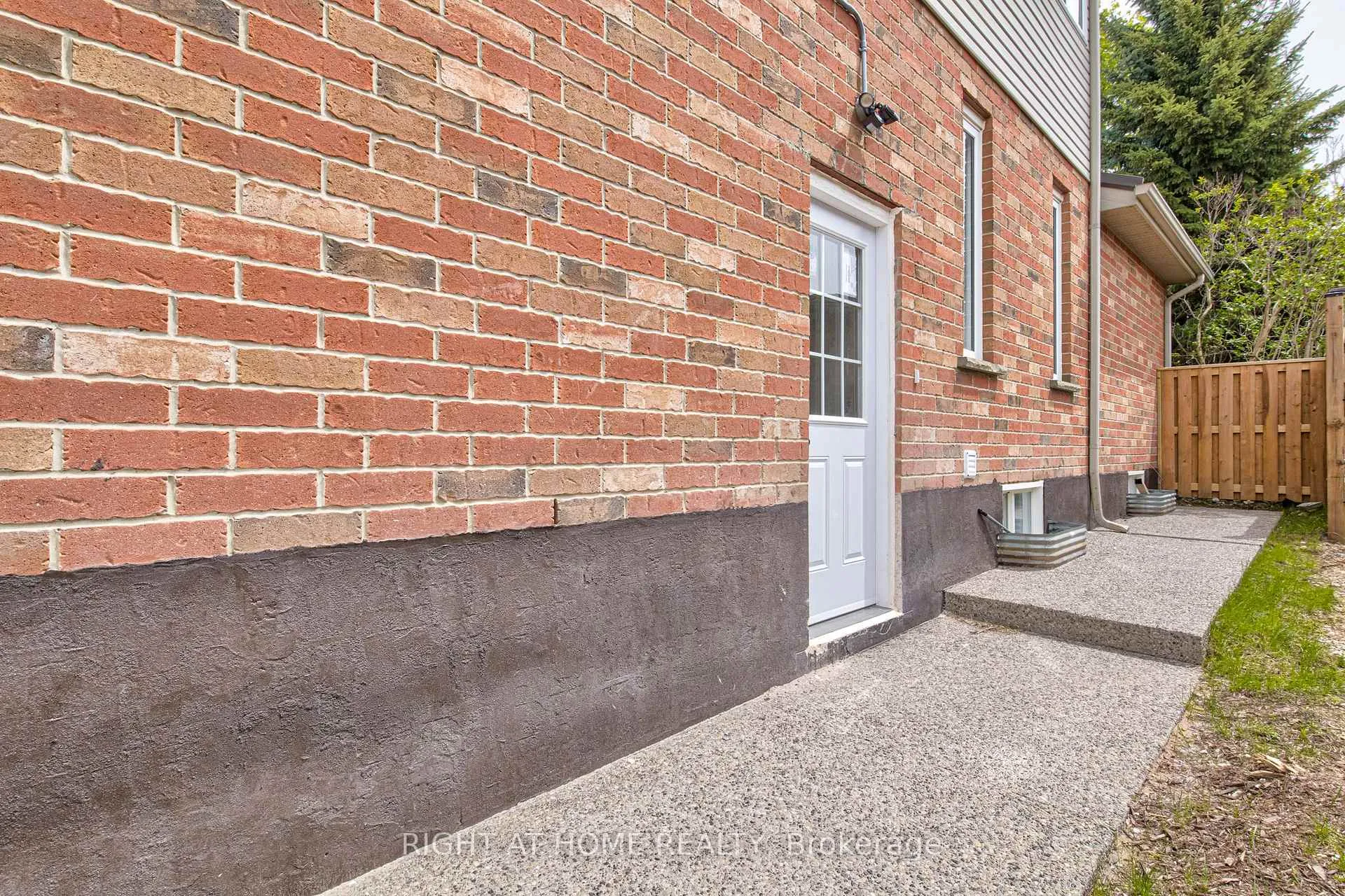 Photo 3 of 265 Dearborn Boulevard, Waterloo, Colonial Acres — HOMEH