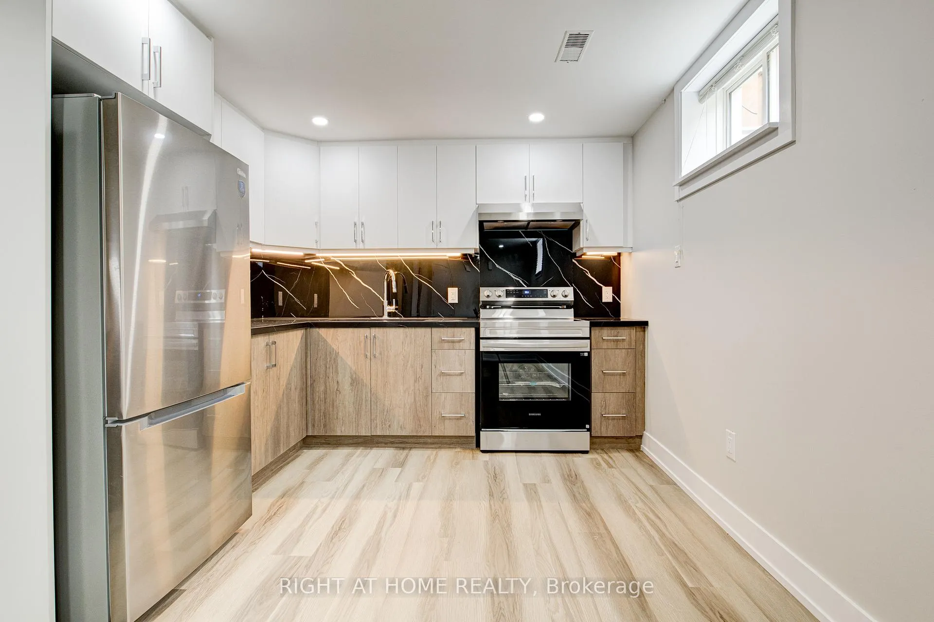 Photo 11 of 265 Dearborn Boulevard, Waterloo, Colonial Acres — HOMEH