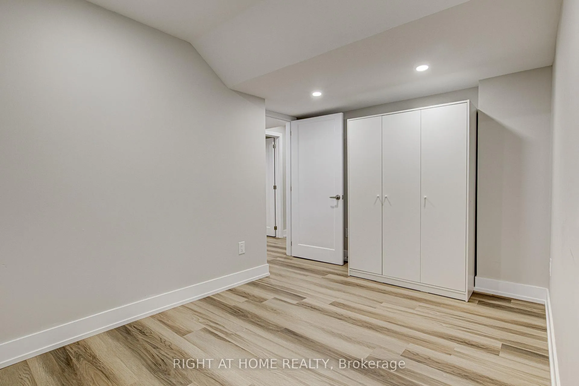 Photo 17 of 265 Dearborn Boulevard, Waterloo, Colonial Acres — HOMEH