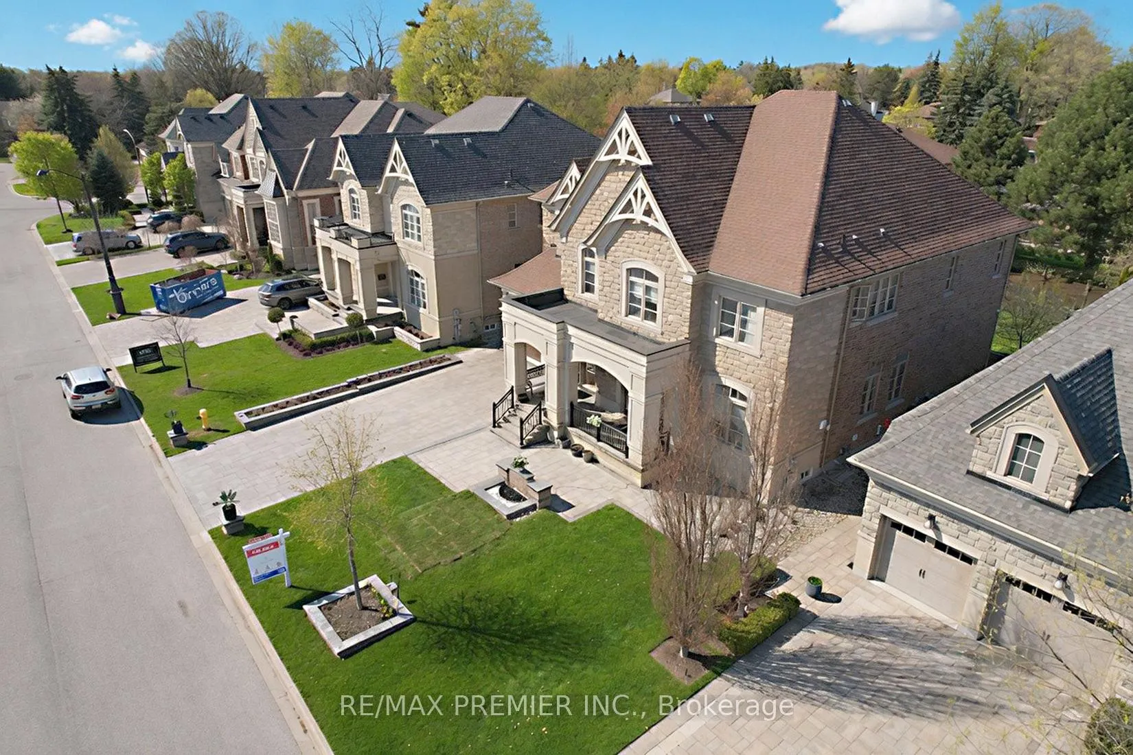 Photo 17 of 95 Sarracini Crescent, Vaughan, Islington Woods — HOMEH