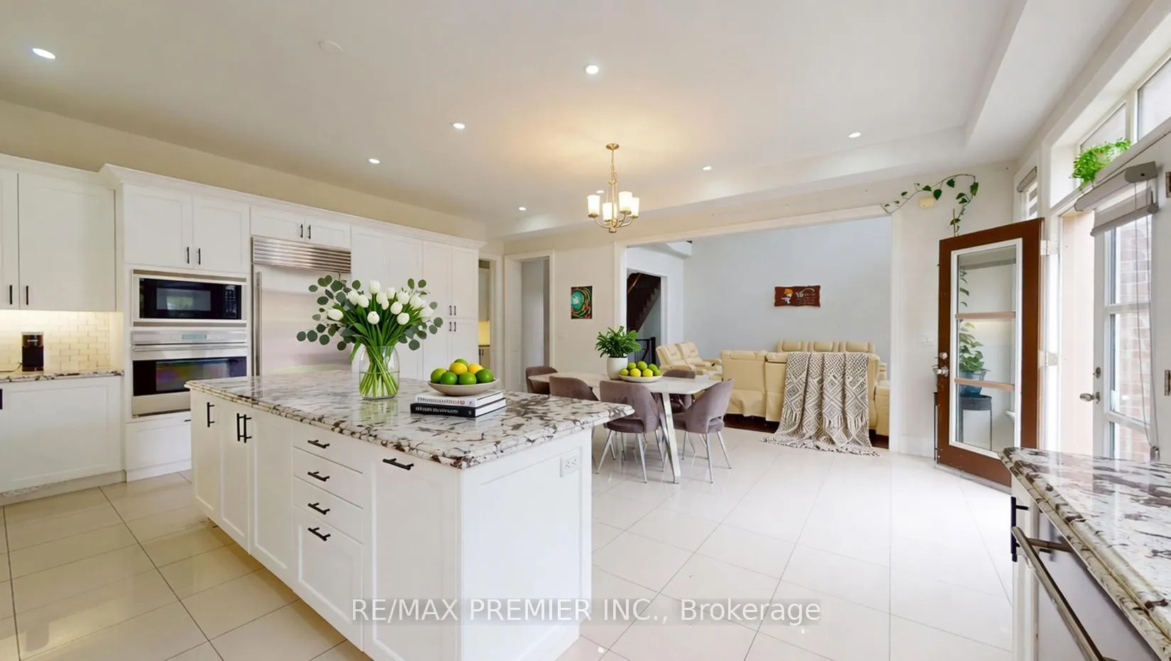Photo 20 of 95 Sarracini Crescent, Vaughan, Islington Woods — HOMEH