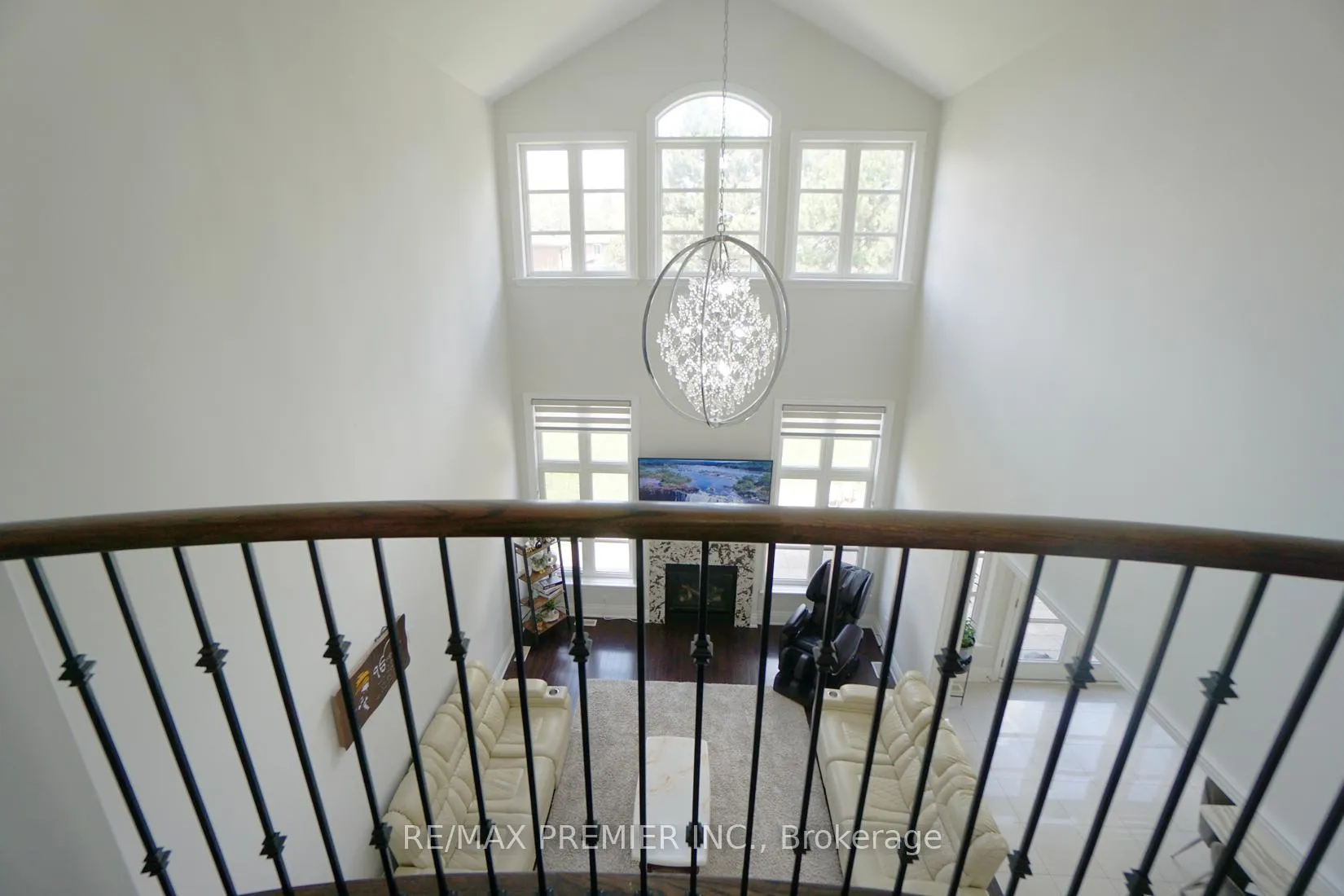 Photo 9 of 95 Sarracini Crescent, Vaughan, Islington Woods — HOMEH